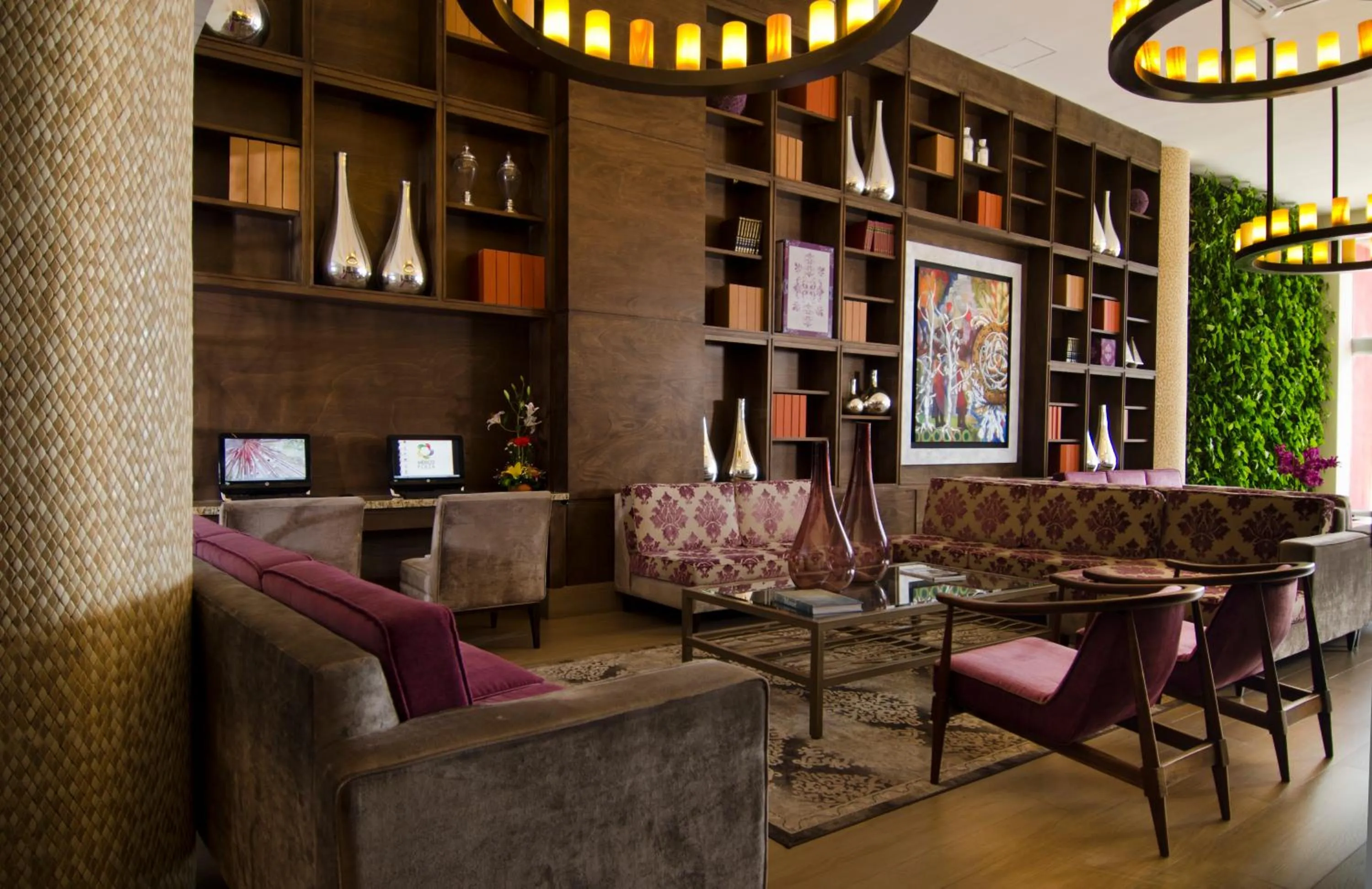 Communal lounge/ TV room in Hotel Stadium Leon