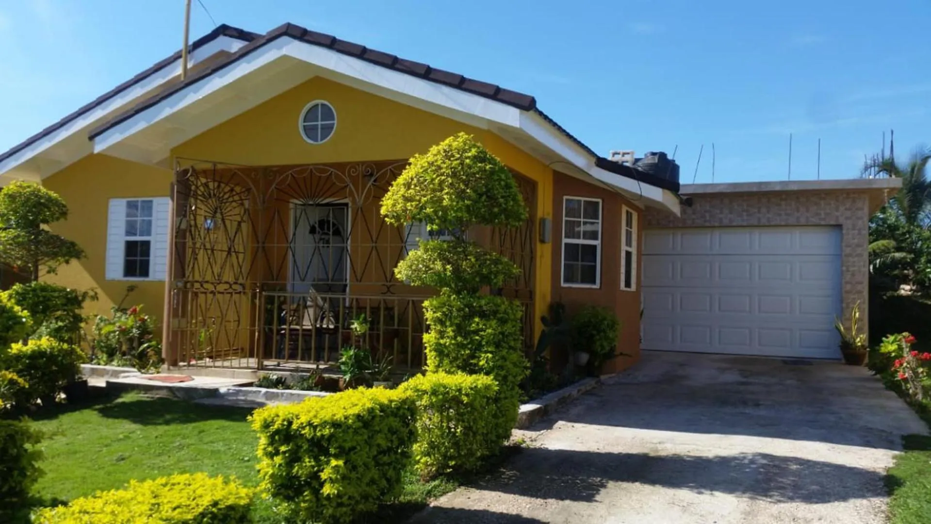 2 Bed-Sleeps 4-Gated community-5 Min Town Centre