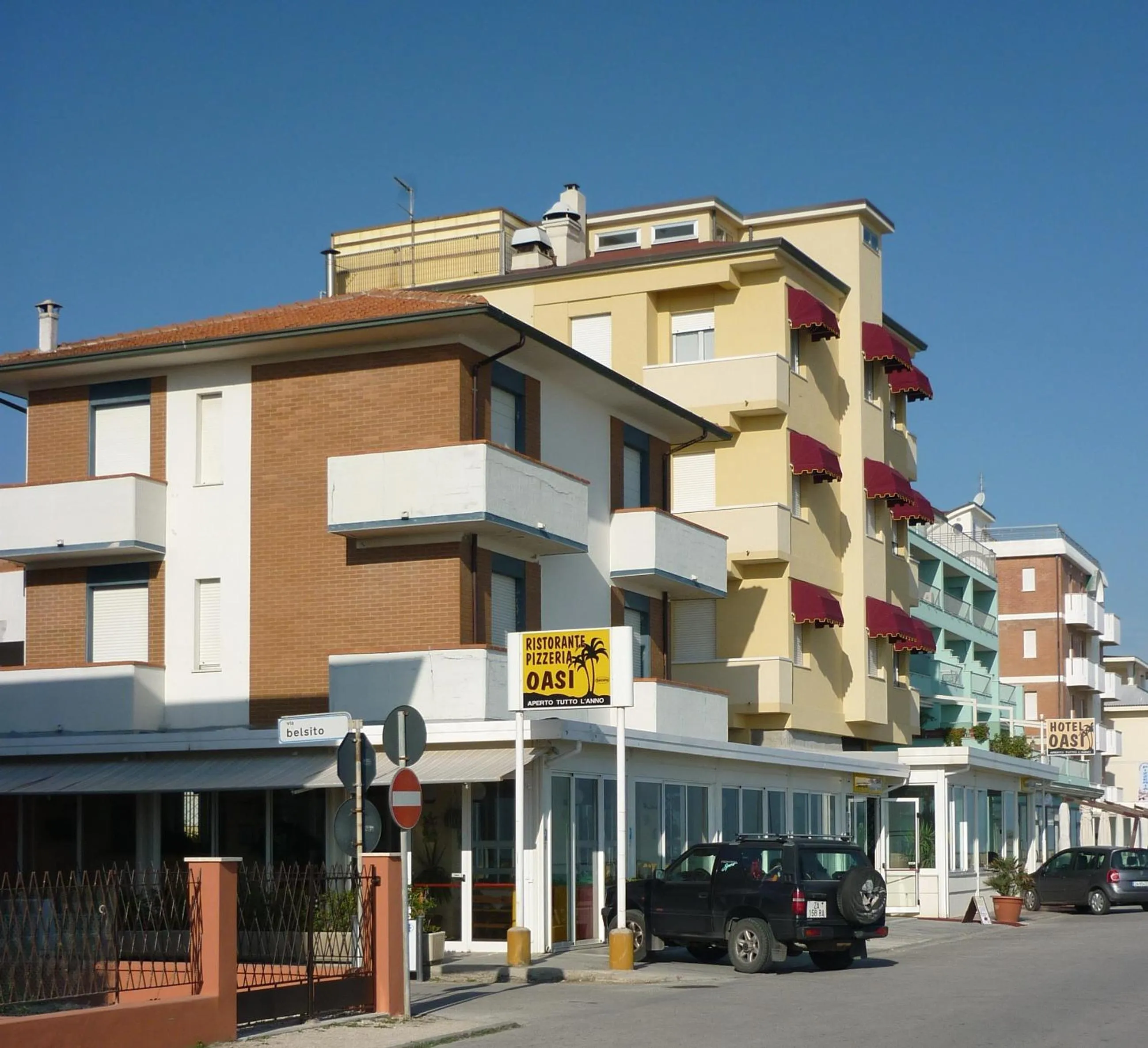 Property building in Hotel Oasi Ristorante Pizzeria