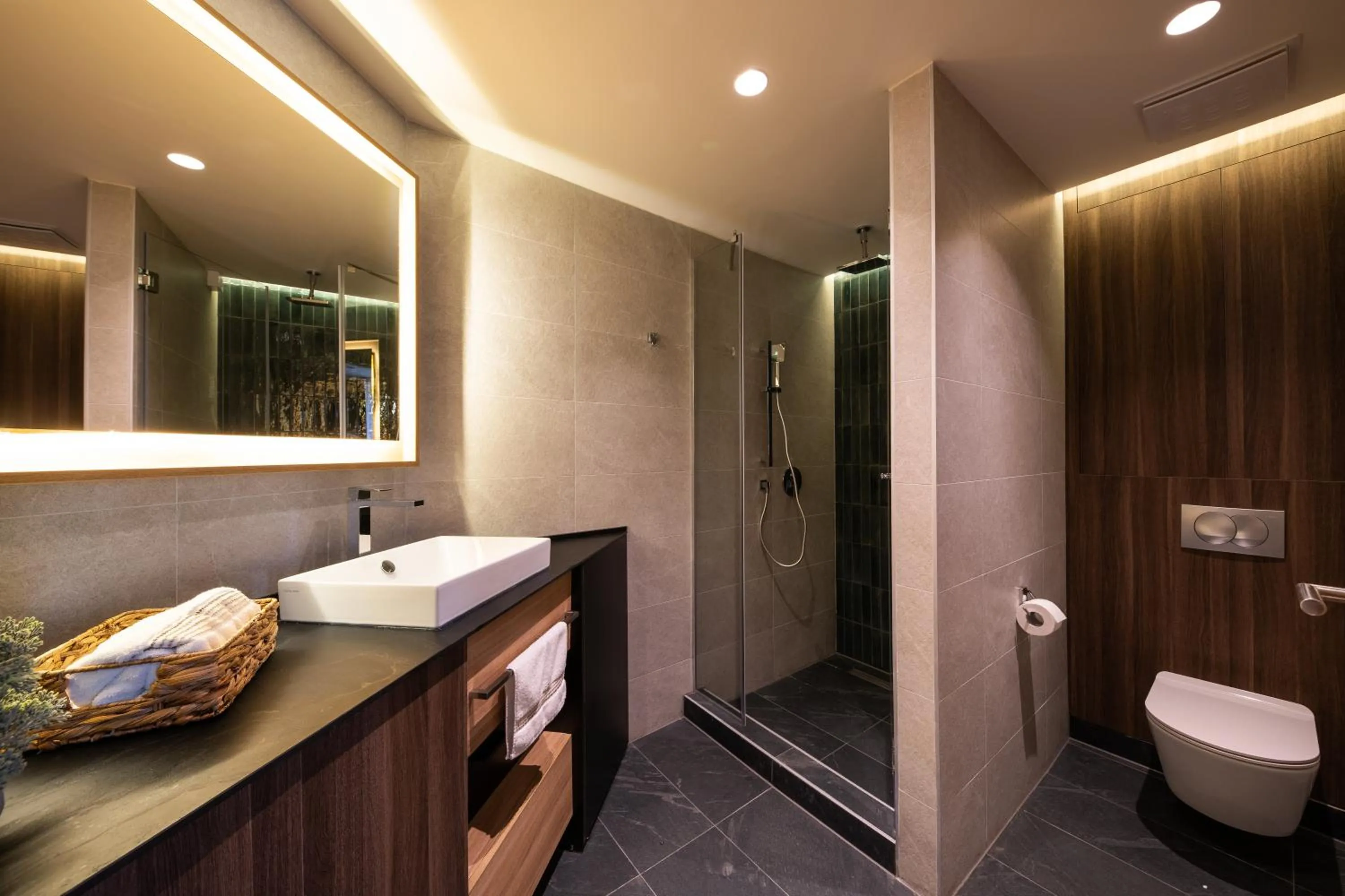 Bathroom in Aparthotel Woodside by Anaya