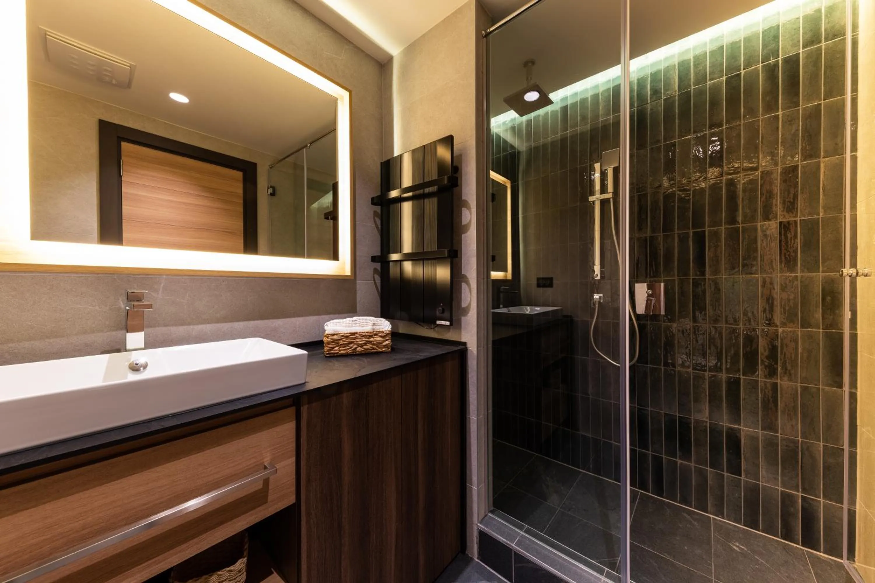 Bathroom in Aparthotel Woodside by Anaya