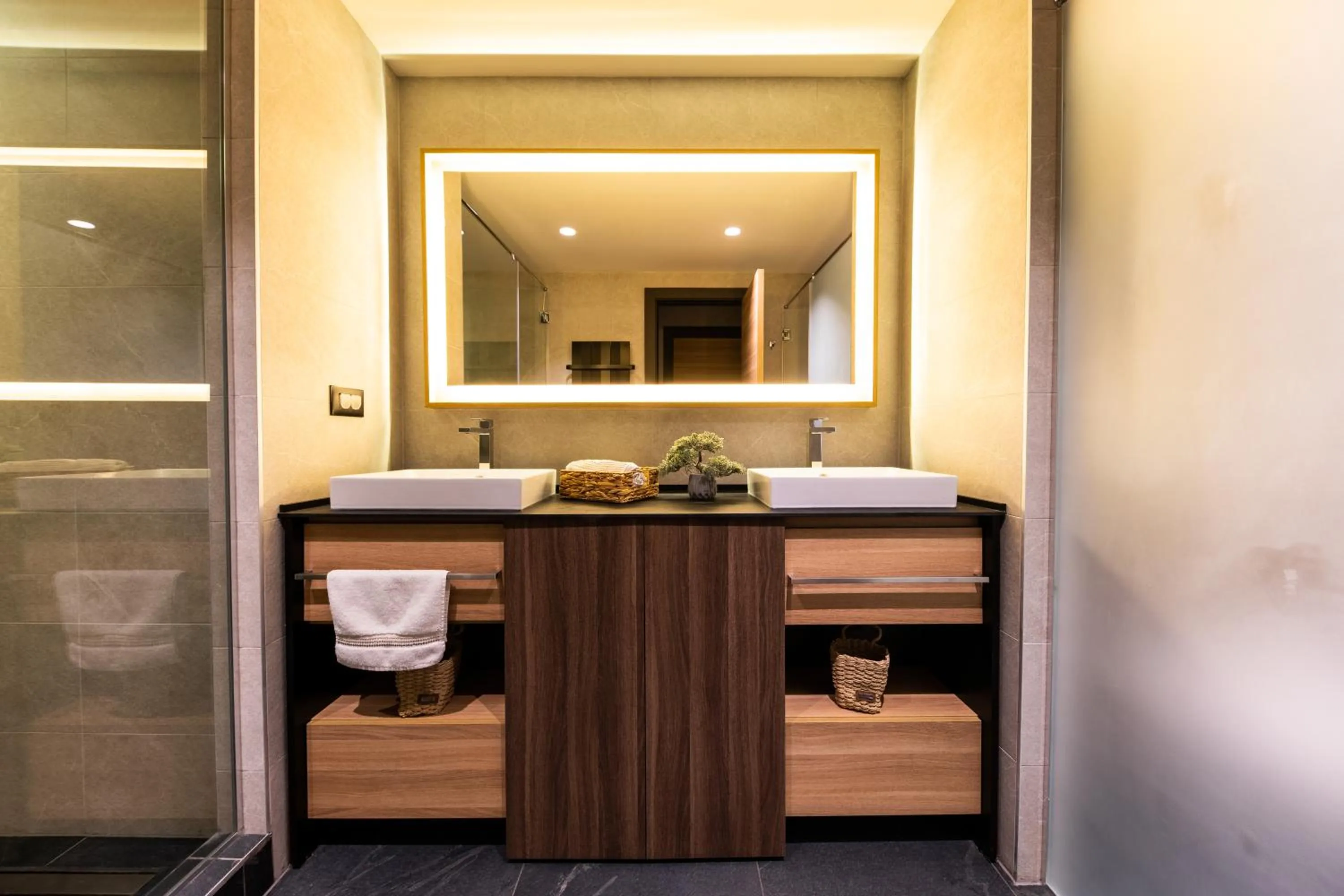 Bathroom in Aparthotel Woodside by Anaya