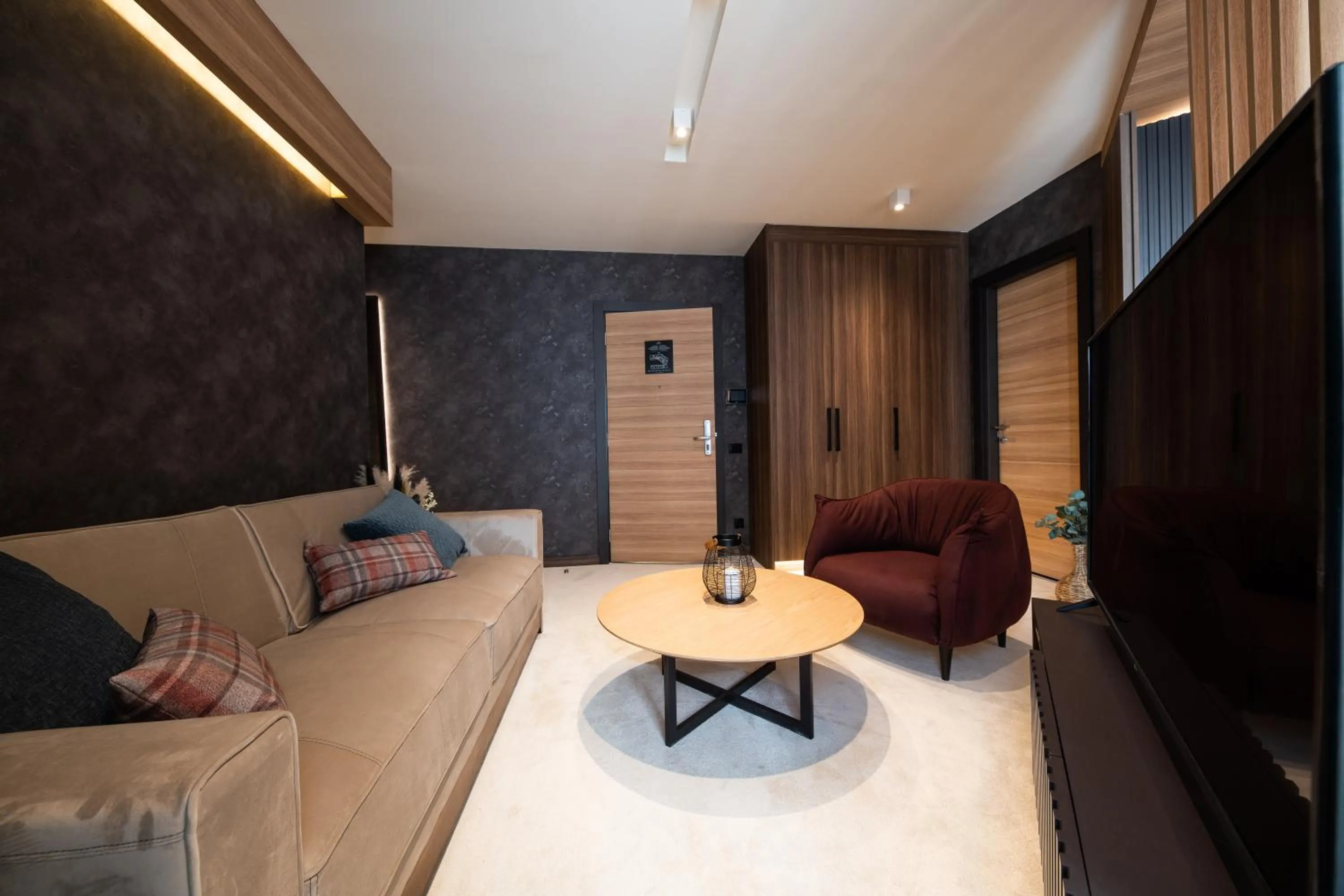 Living room in Aparthotel Woodside by Anaya