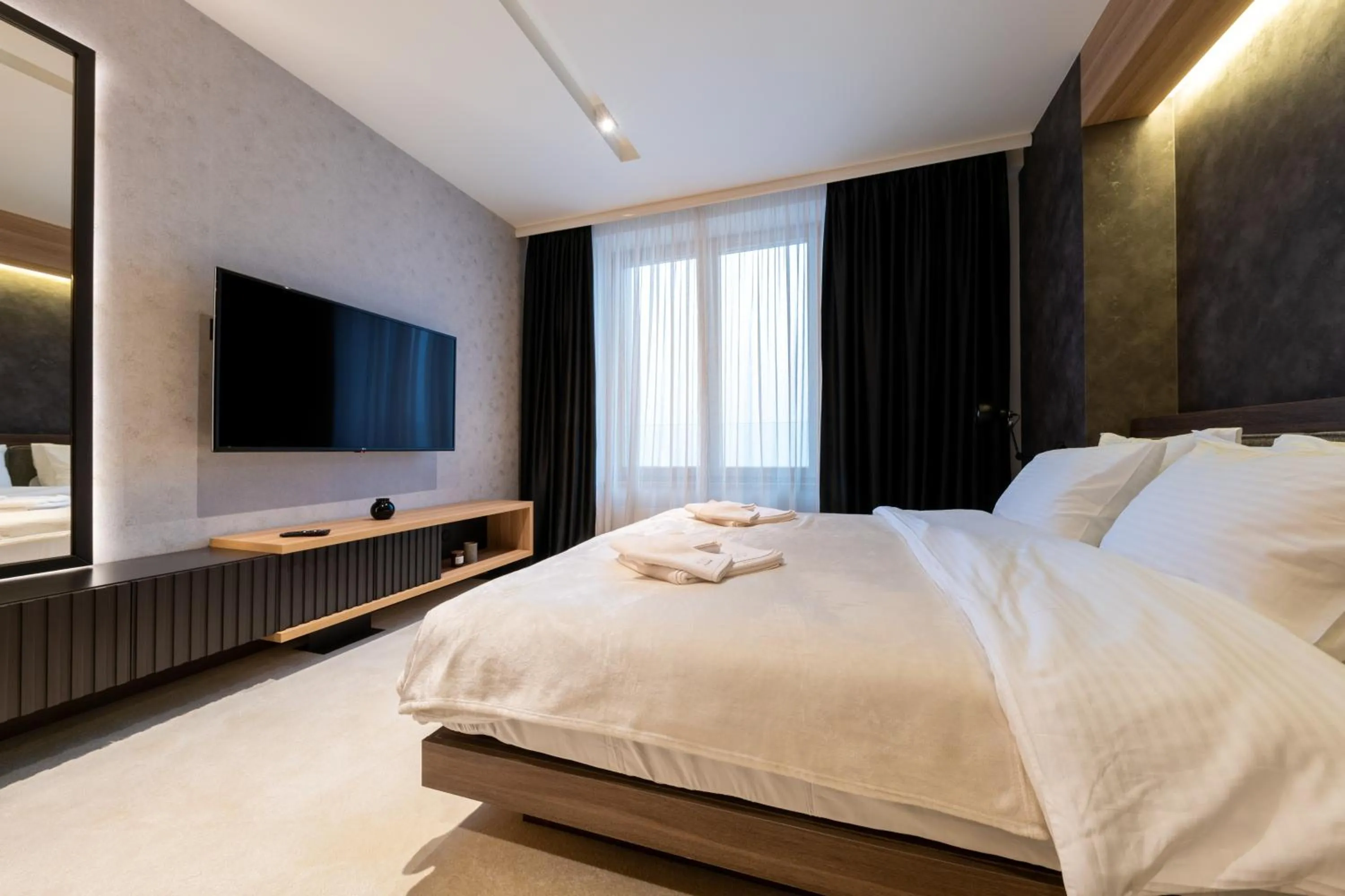 Bed in Aparthotel Woodside by Anaya