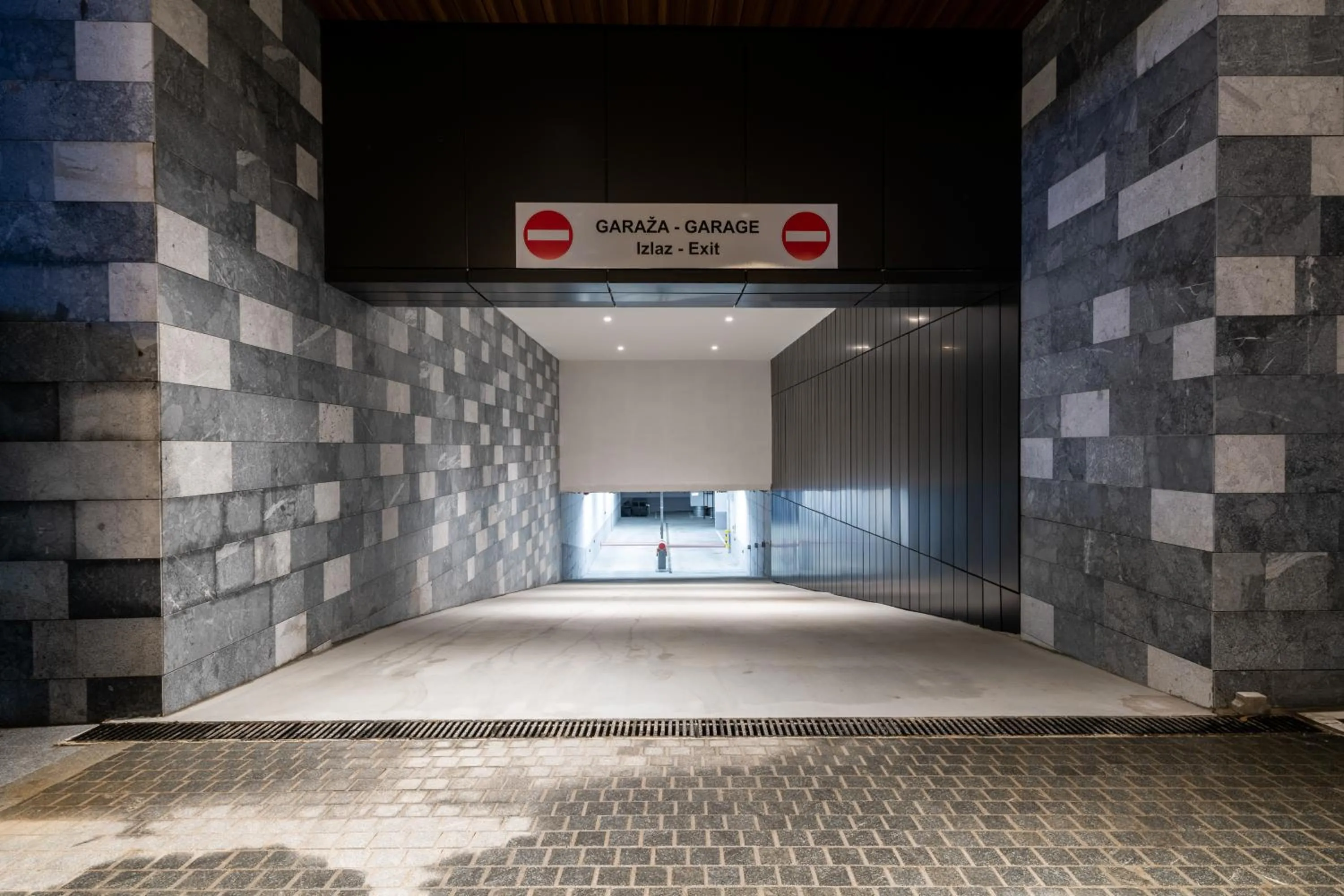 Parking in Aparthotel Woodside by Anaya