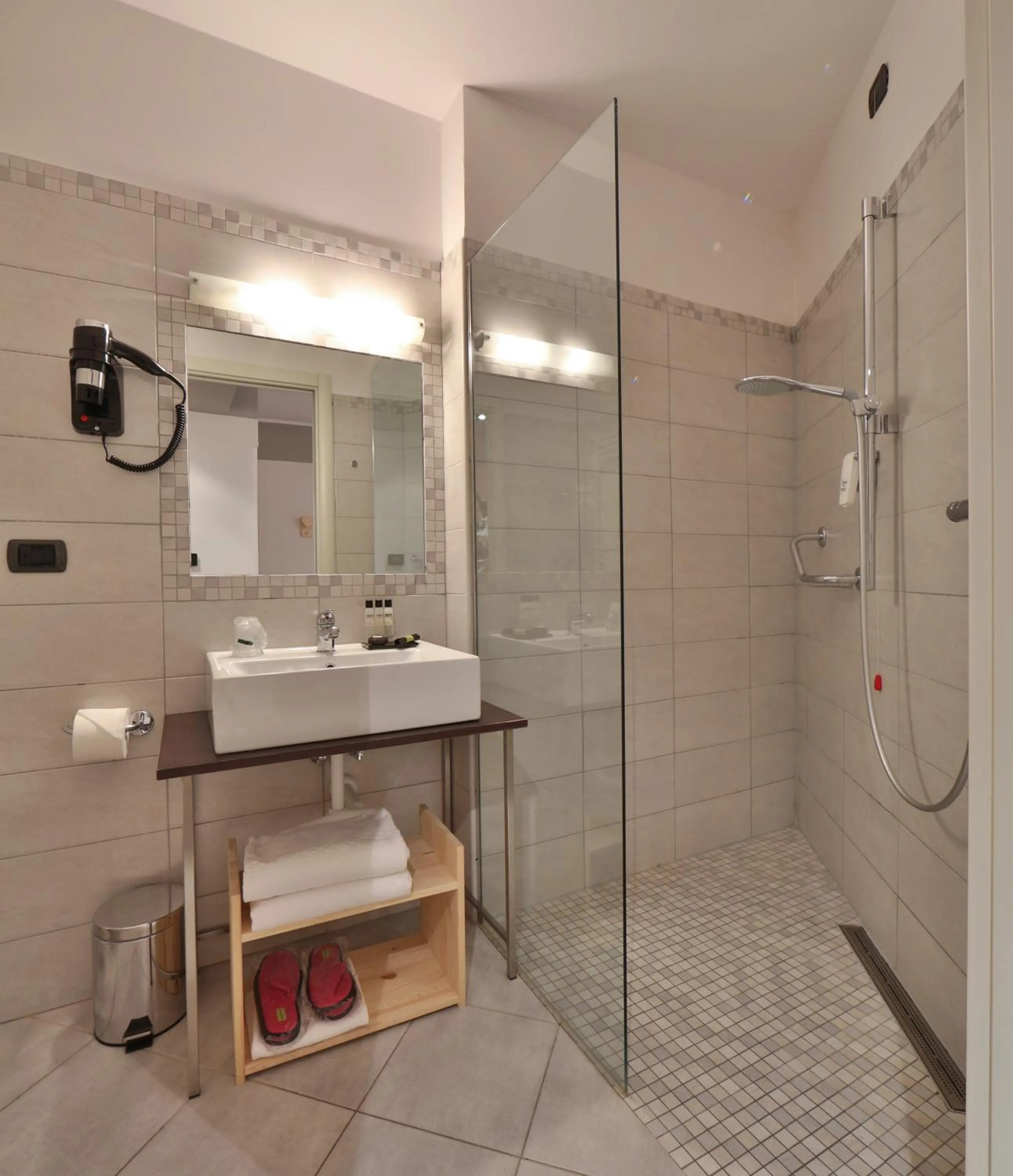 Shower in Hotel Alla Posta