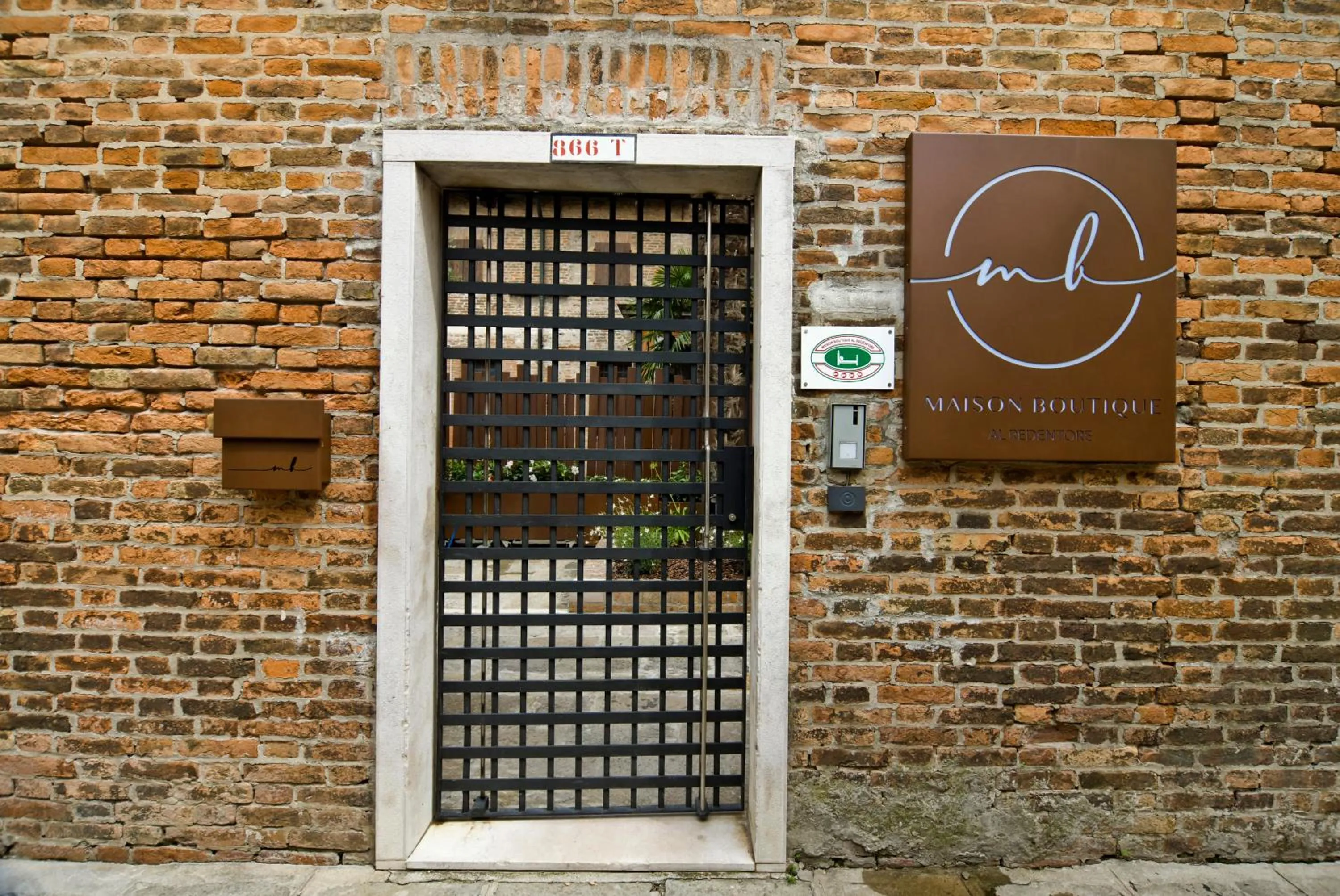 Facade/entrance in Maison Boutique Al Redentore