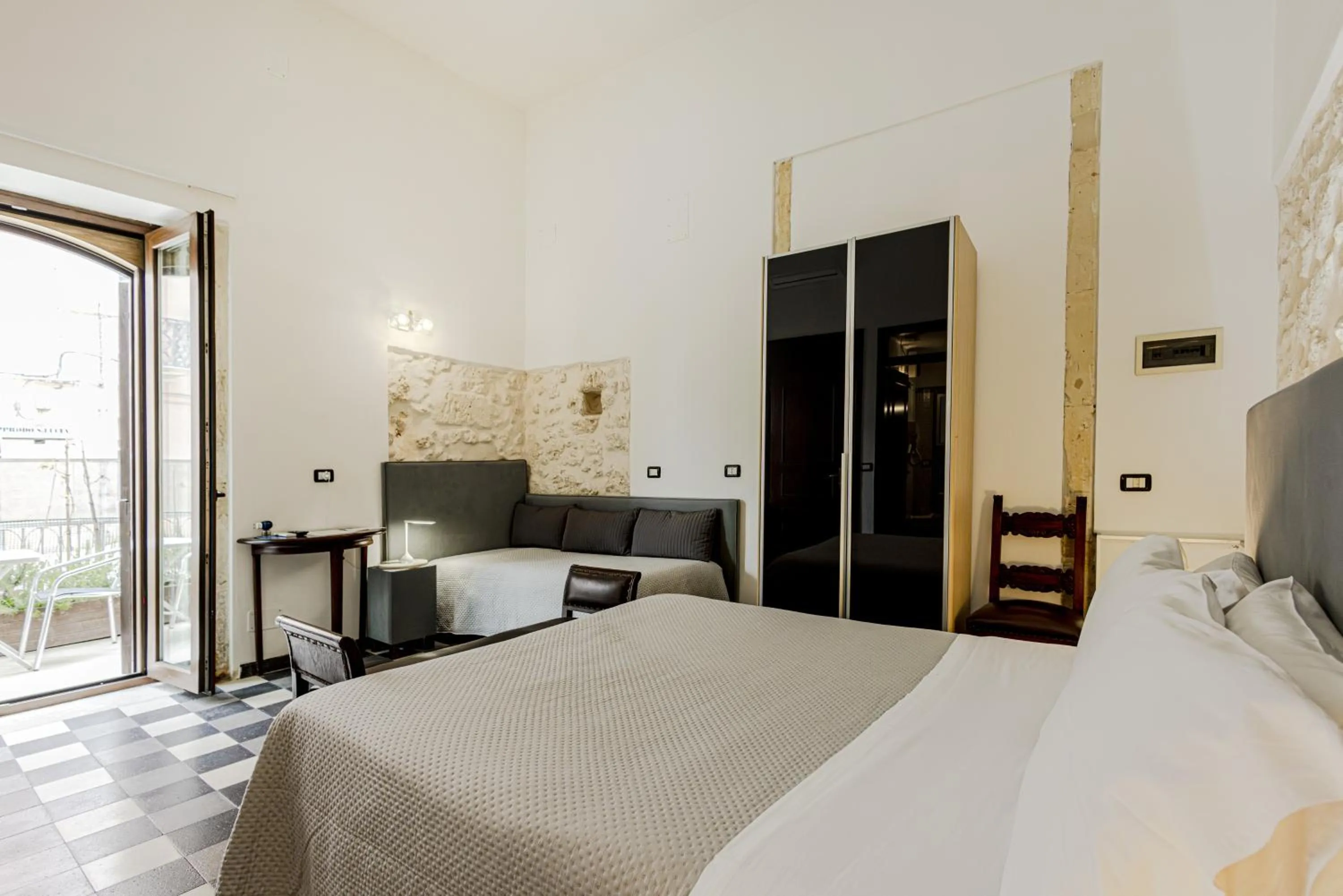 Photo of the whole room, Bed in Lakkios charming suites and rooms