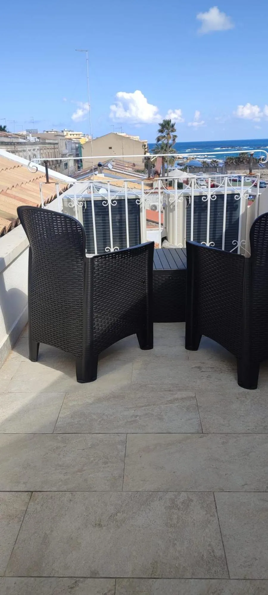 Patio in Lakkios charming suites and rooms