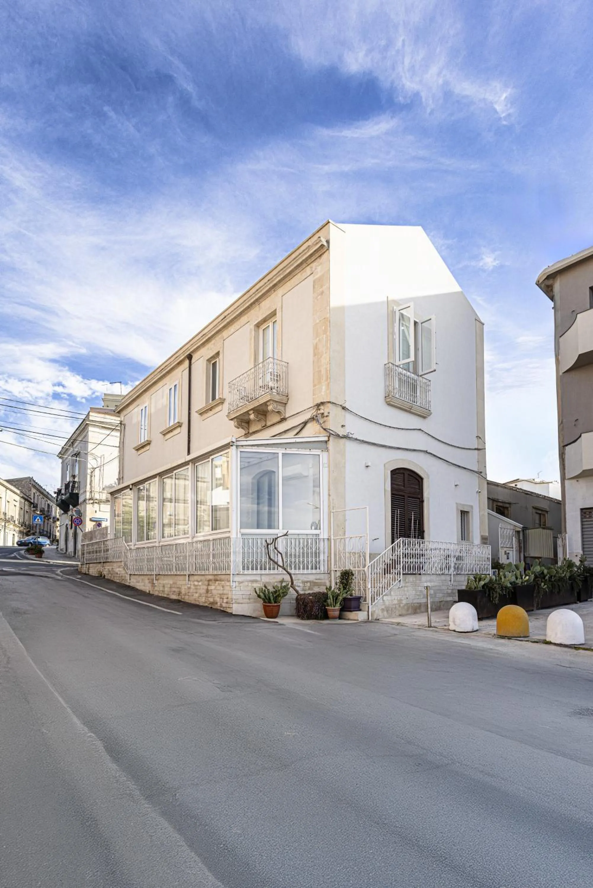 Property building in Lakkios charming suites and rooms