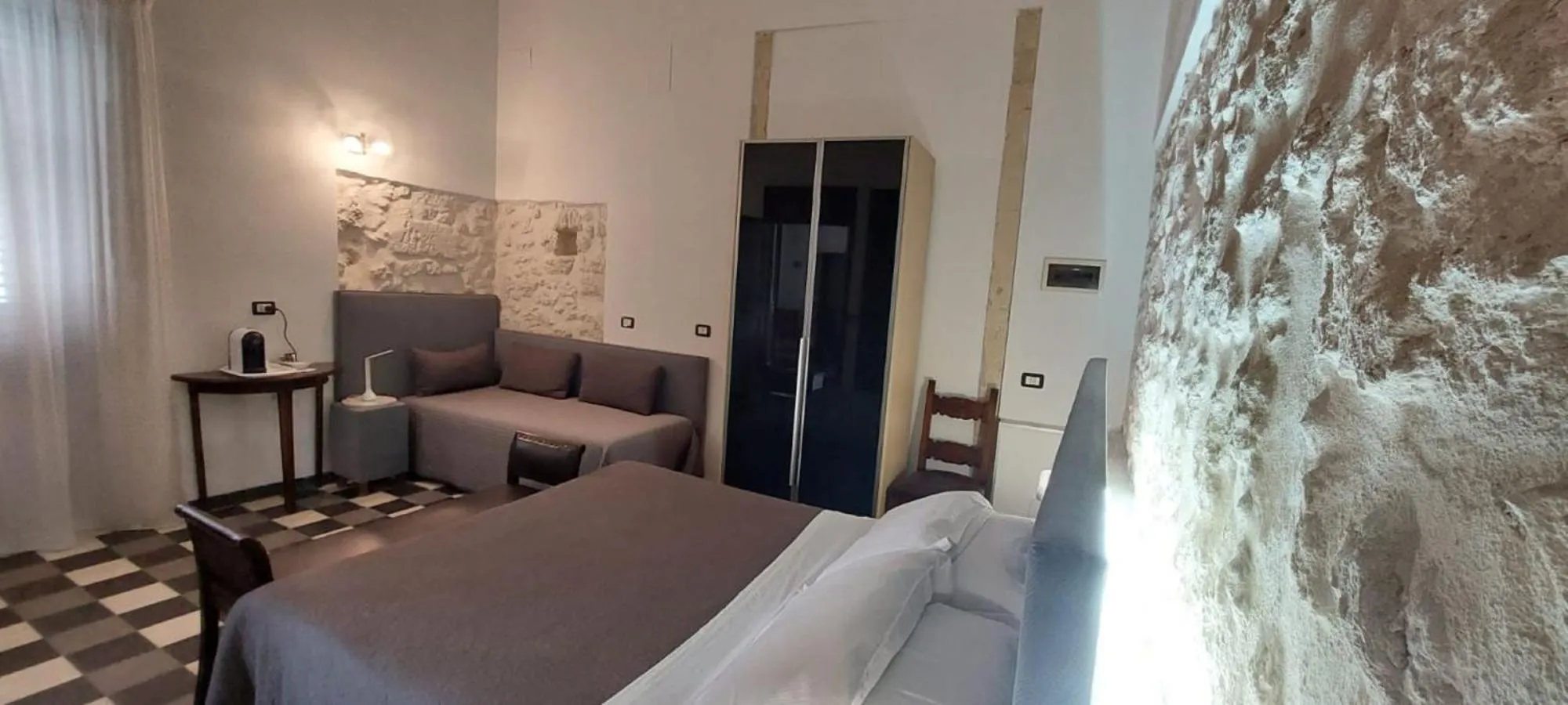 Photo of the whole room, Bed in Lakkios charming suites and rooms