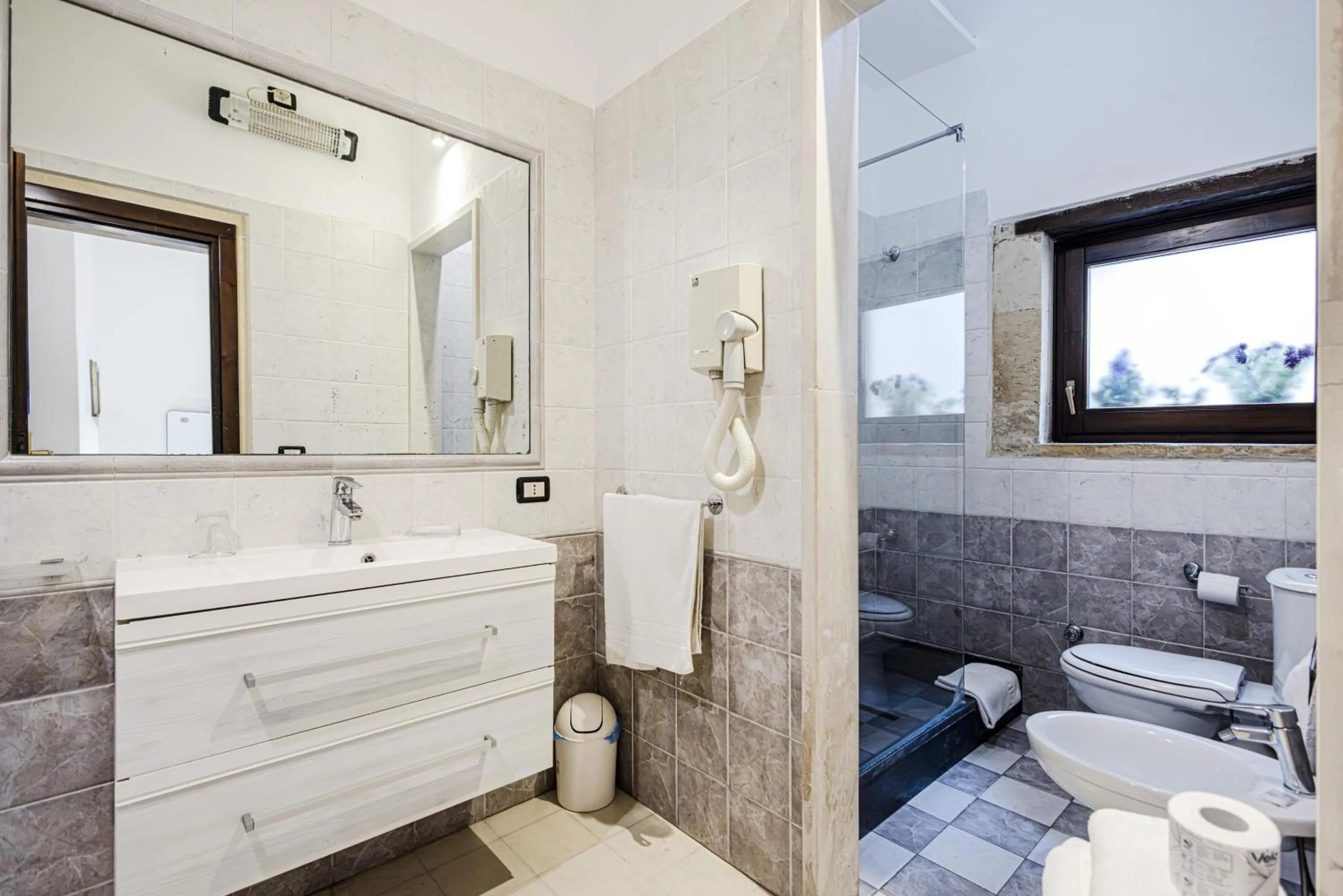 Bathroom in Lakkios charming suites and rooms