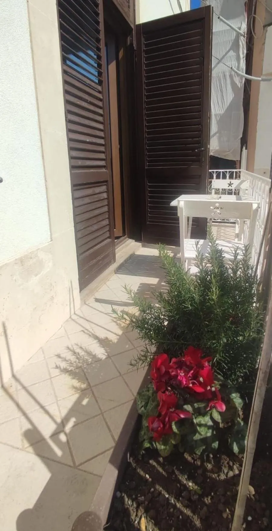 Patio in Lakkios charming suites and rooms