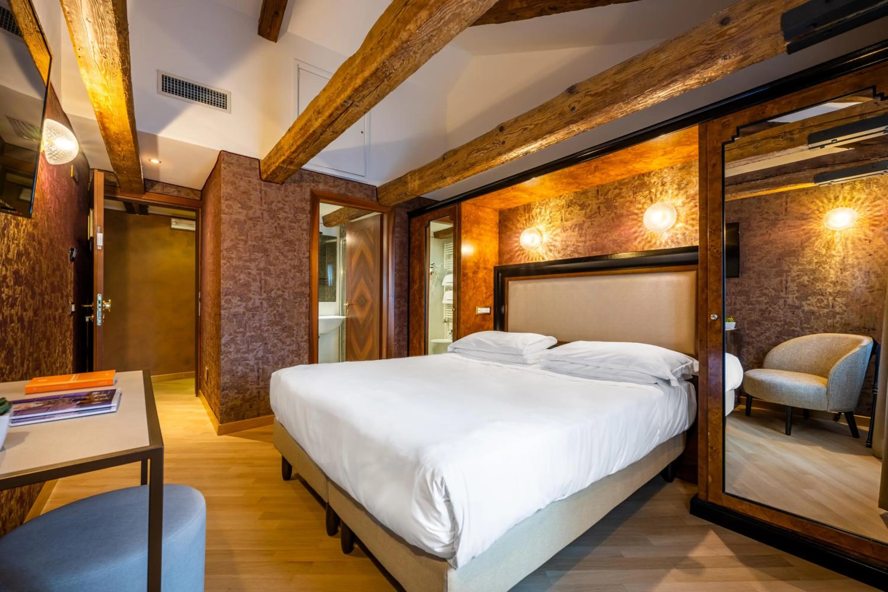 Bedroom, Bed in Hotel Paganelli