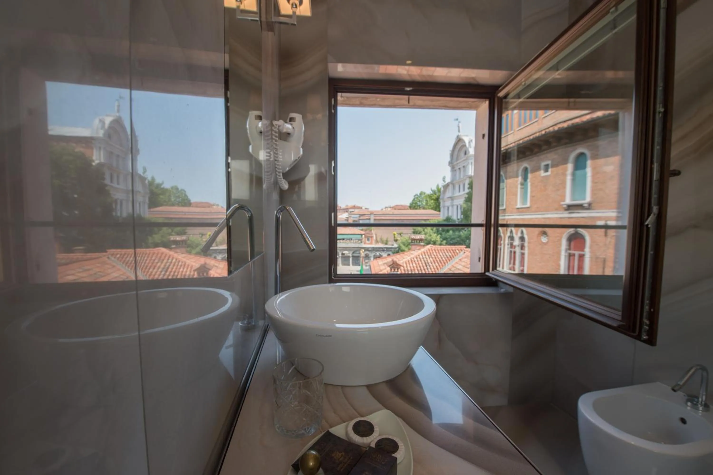 Bathroom in Hotel Paganelli