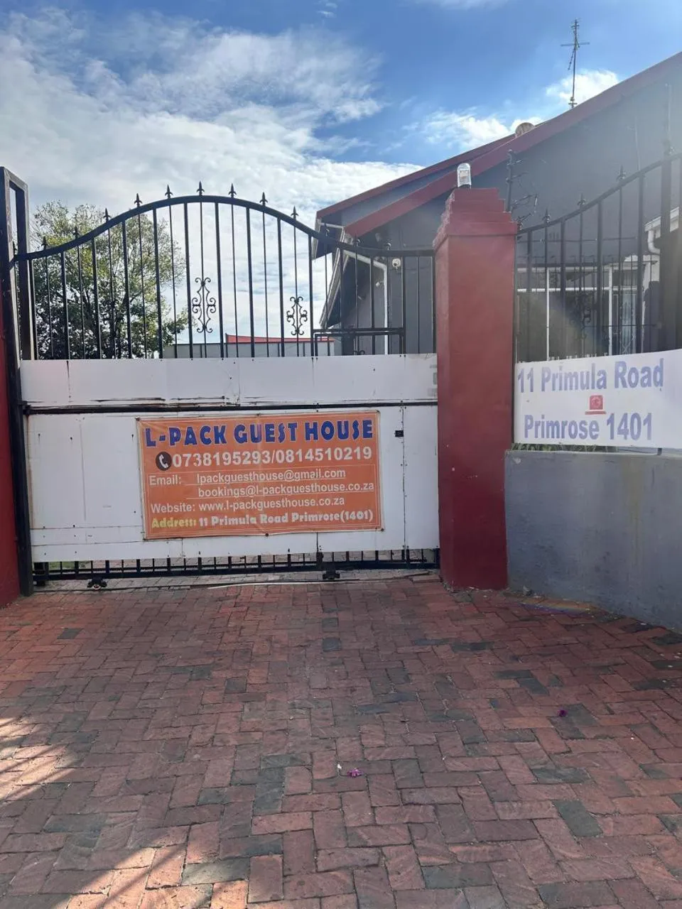 Property logo or sign in L-PACK PRIMROSe