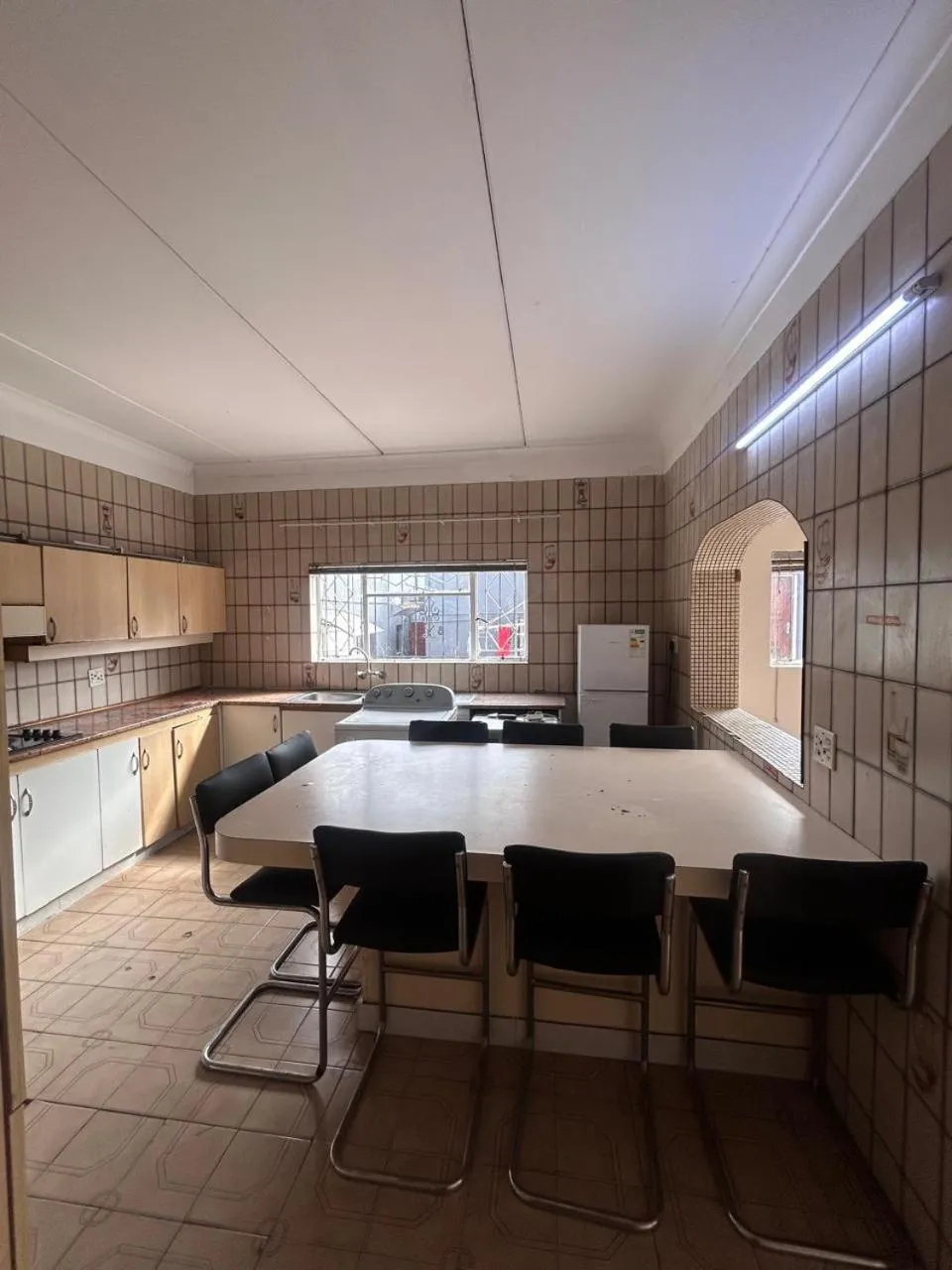 Dining area in L-PACK PRIMROSe