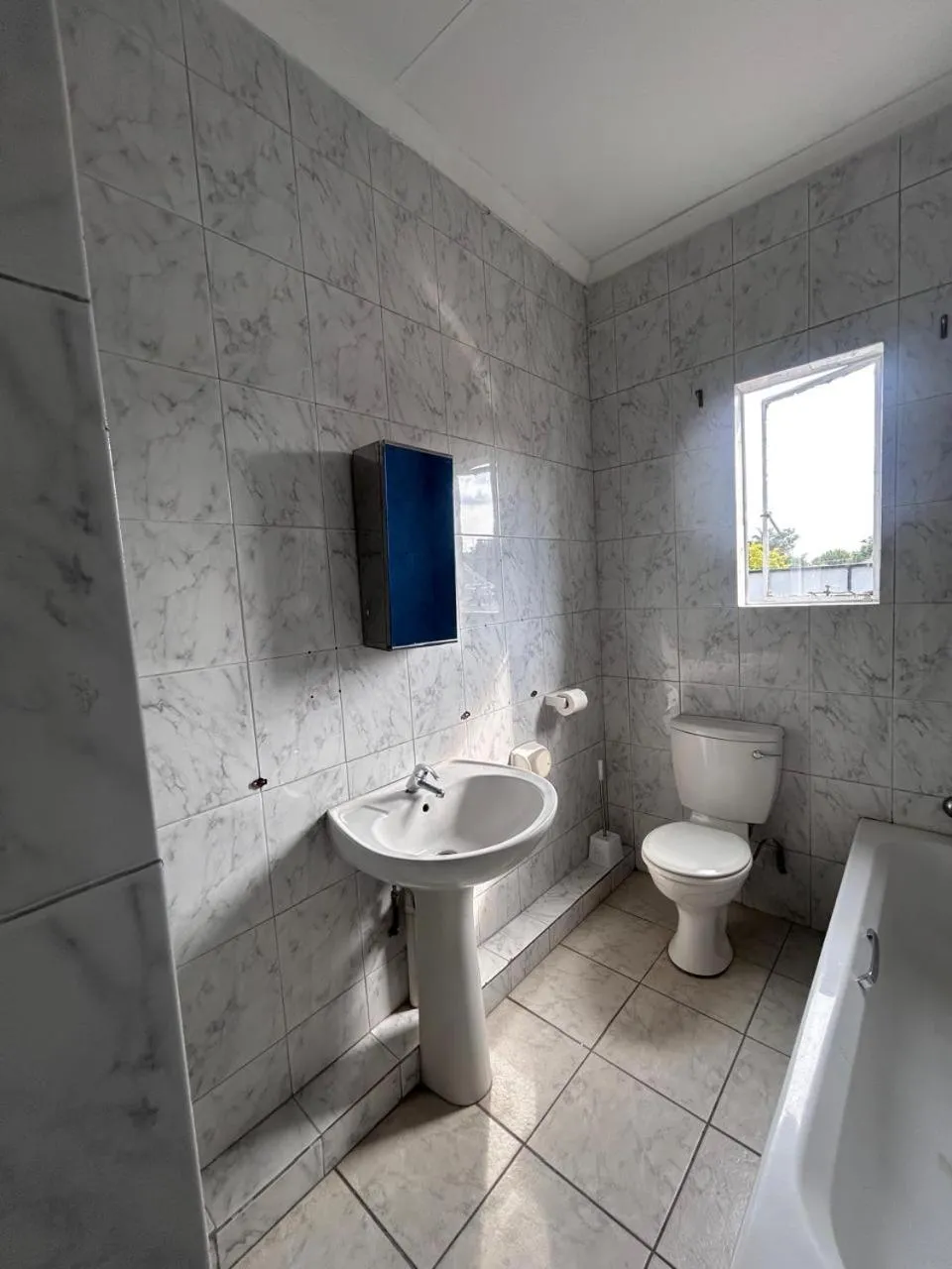 Bath in L-PACK PRIMROSe