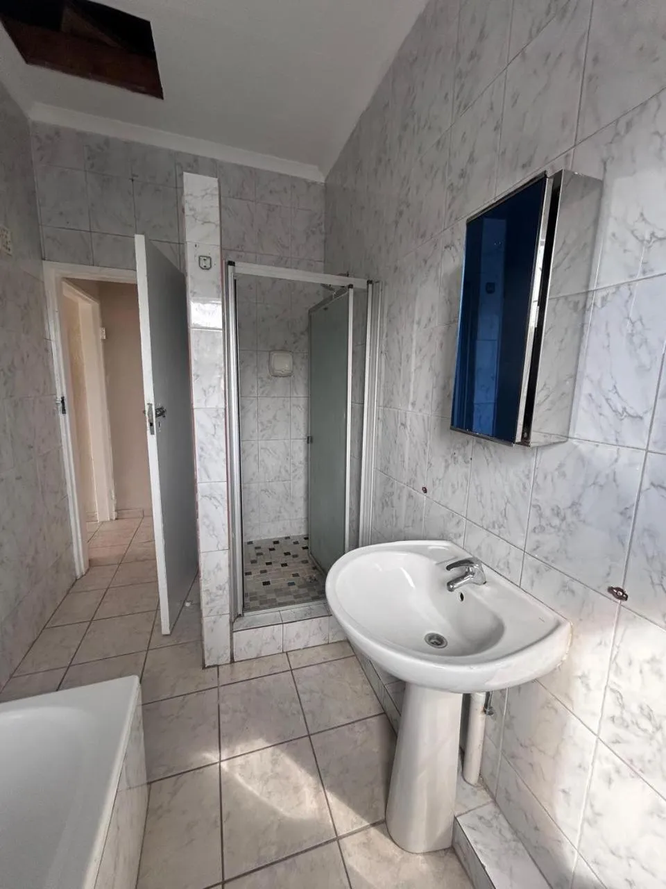 Bathroom in L-PACK PRIMROSe