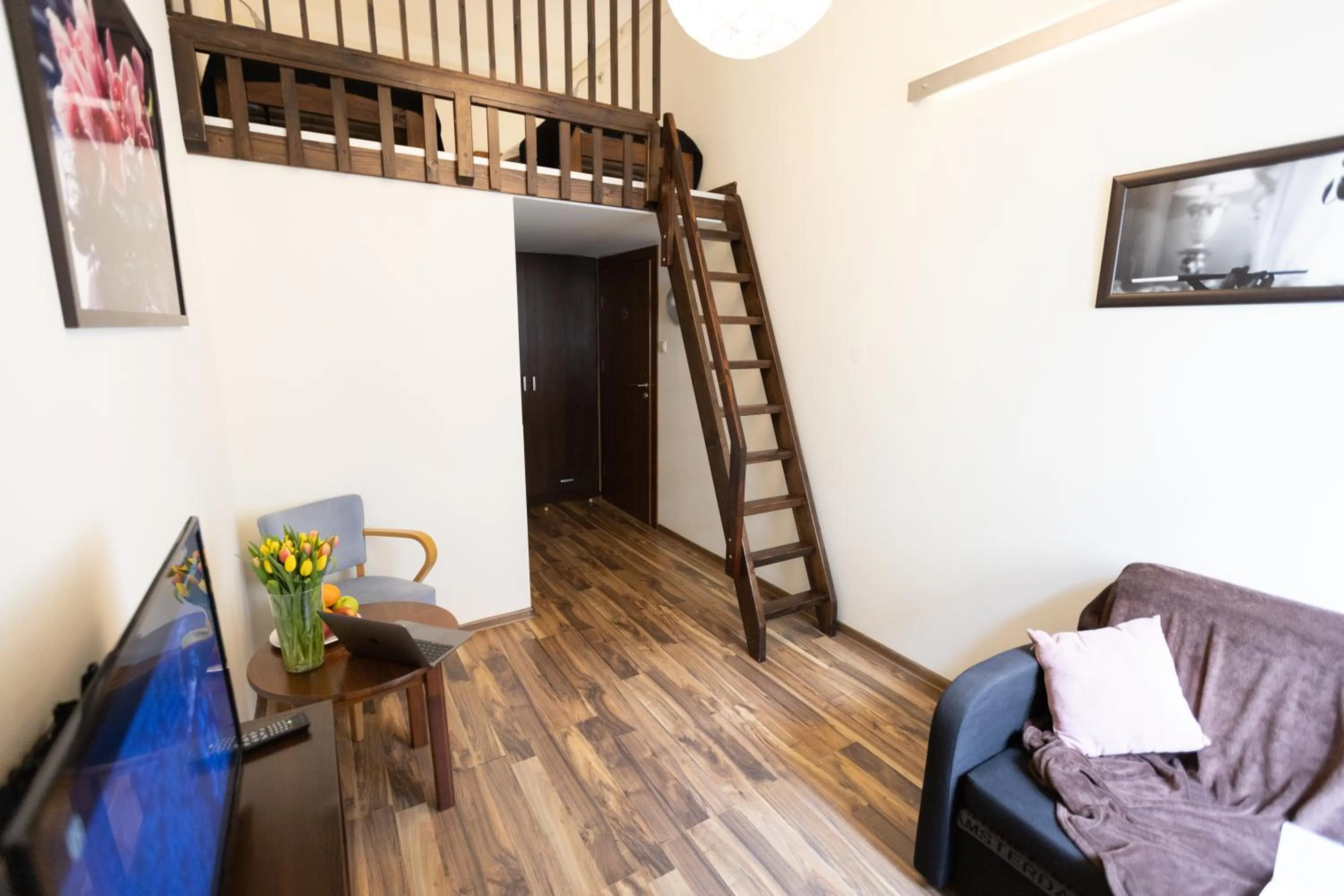 Photo of the whole room in Salve station