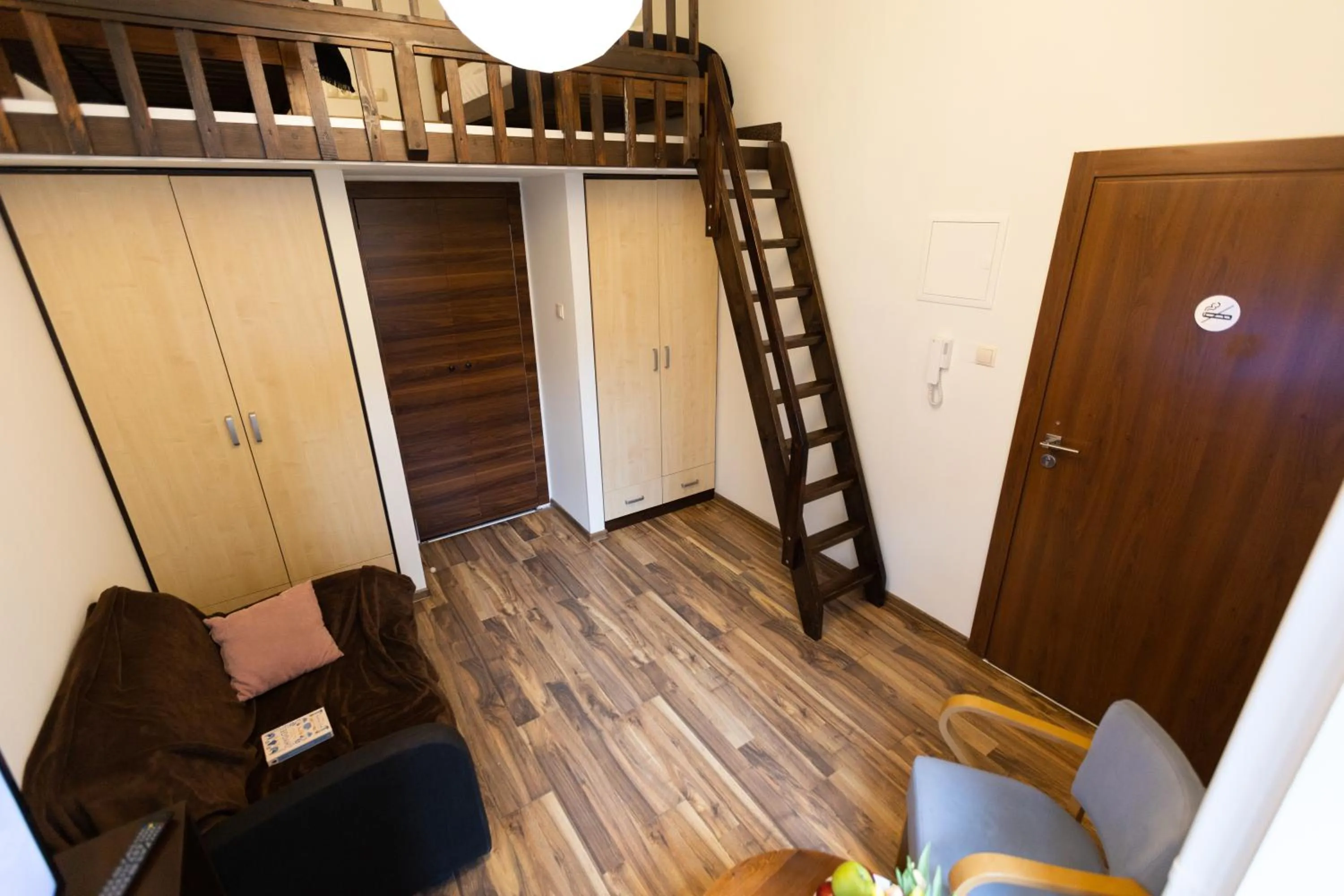 Photo of the whole room in Salve station