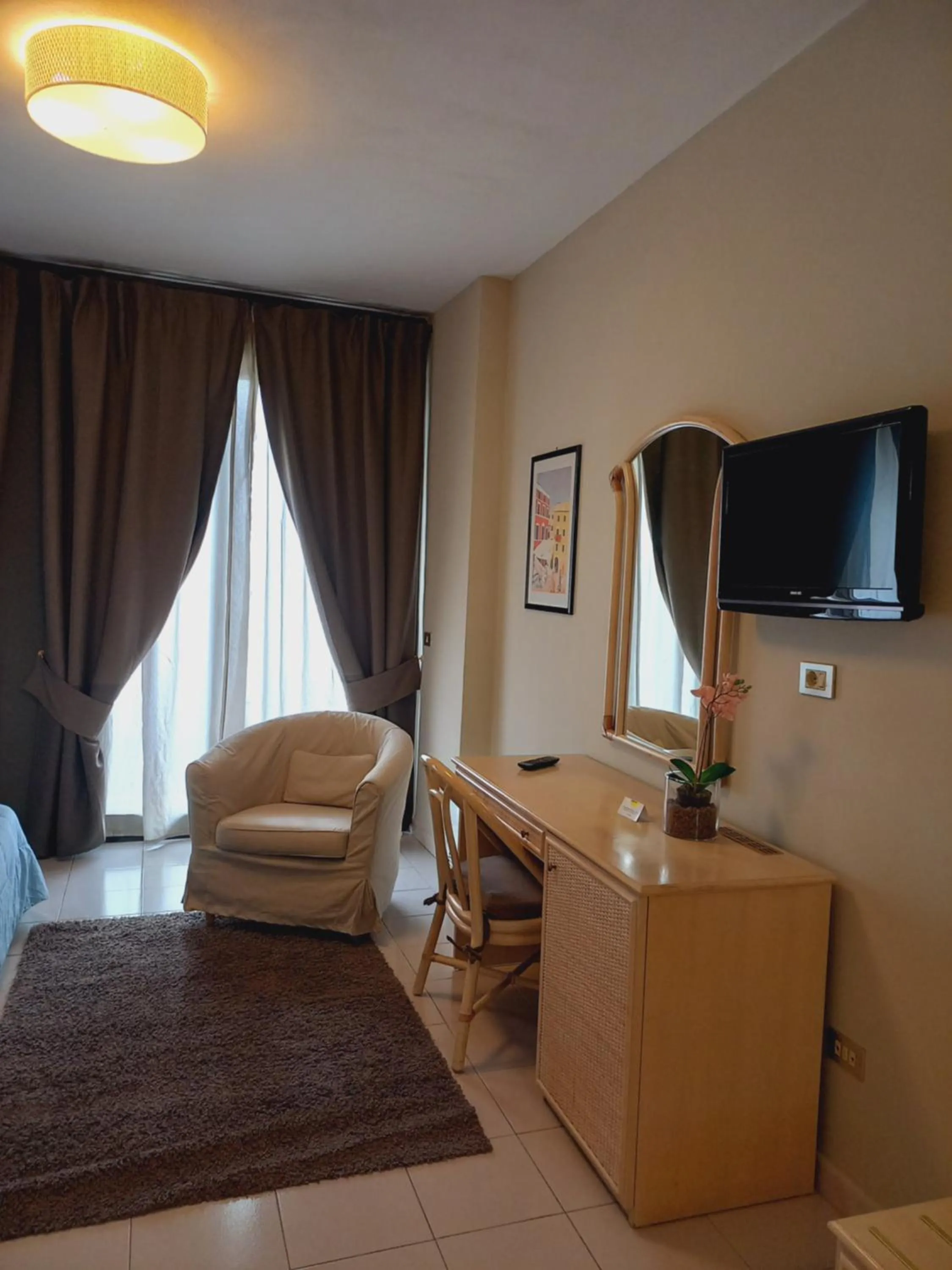 Photo of the whole room in River Park Hotel