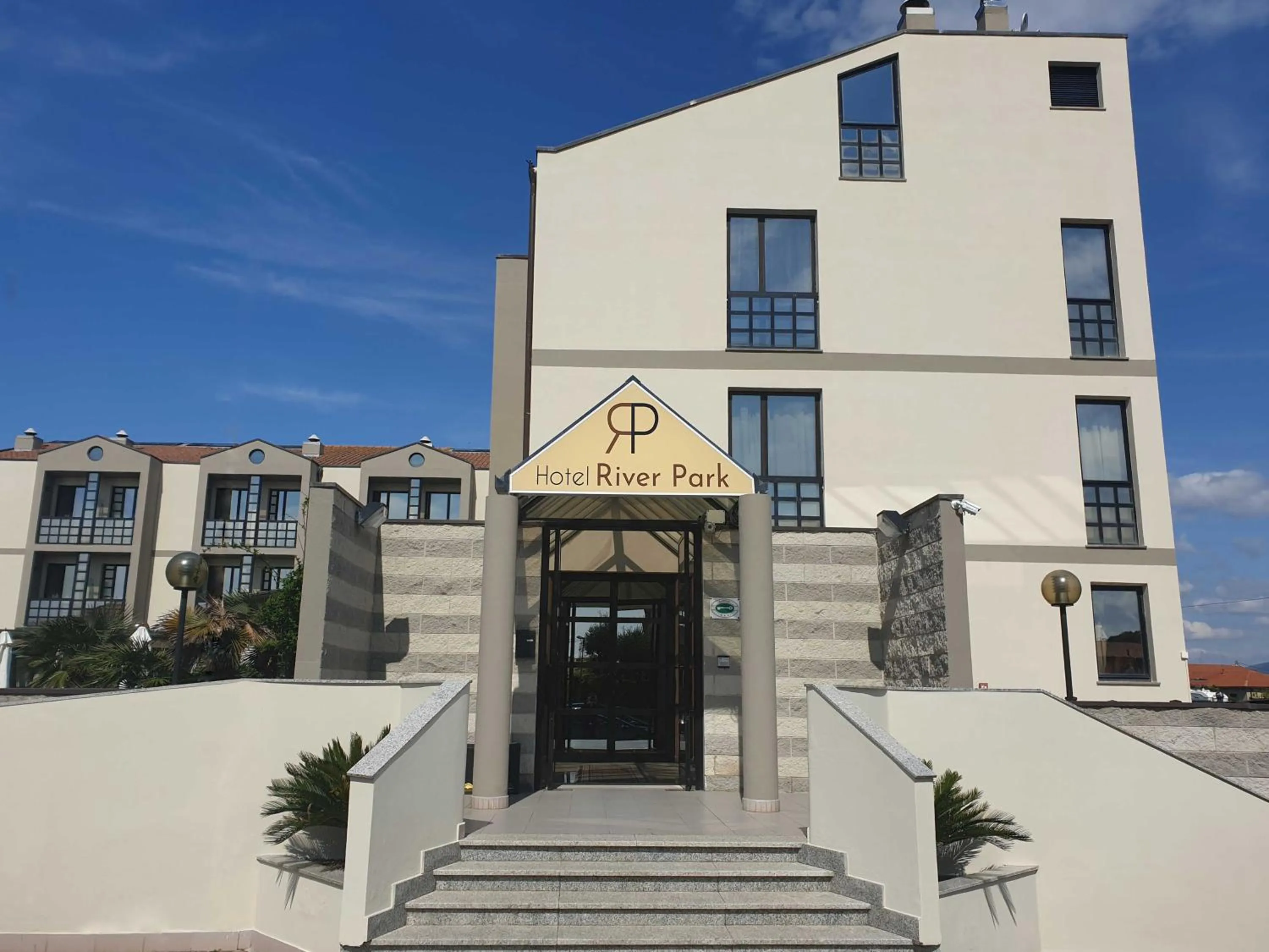 Facade/entrance in River Park Hotel