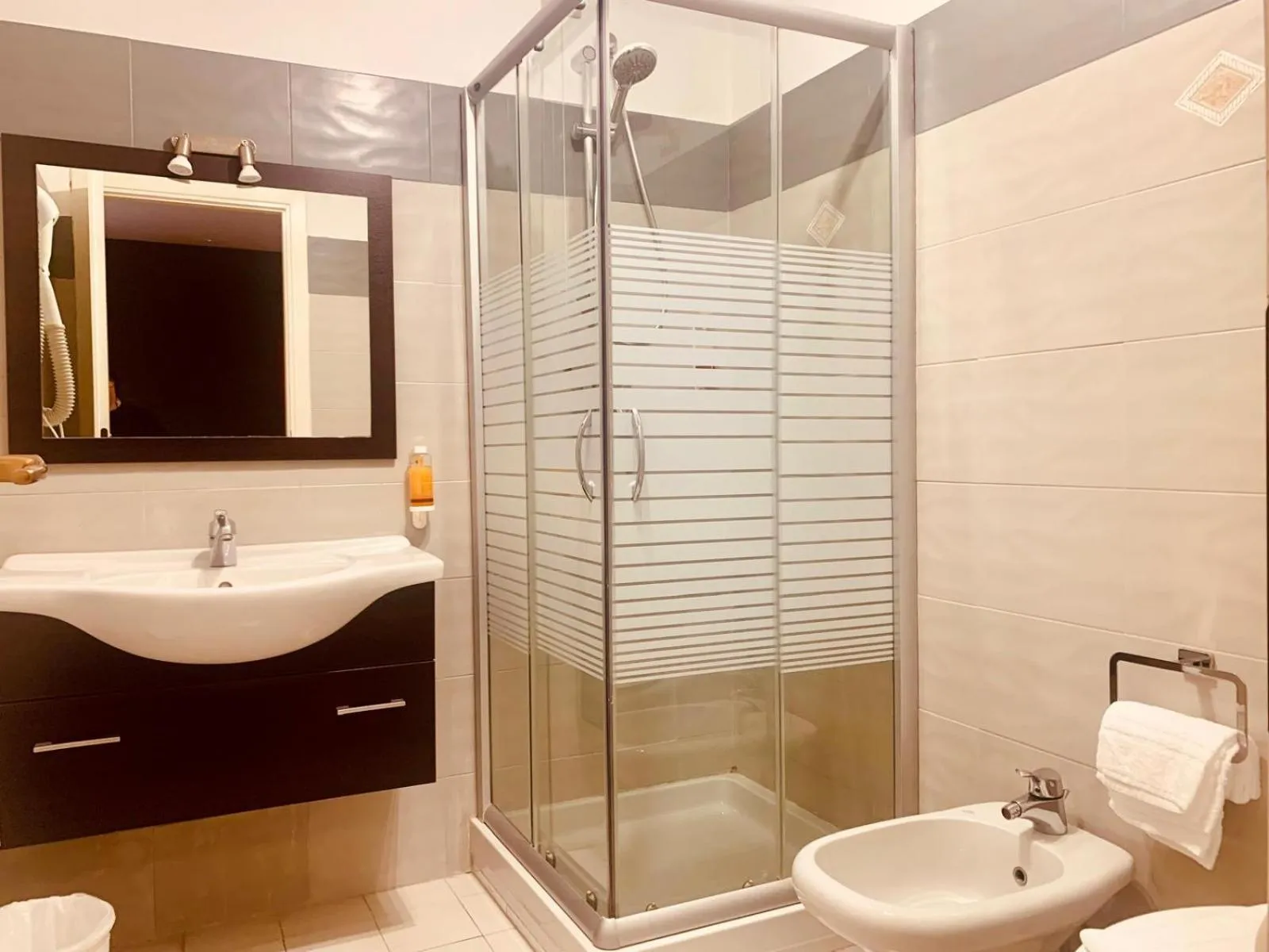 Bathroom in River Park Hotel