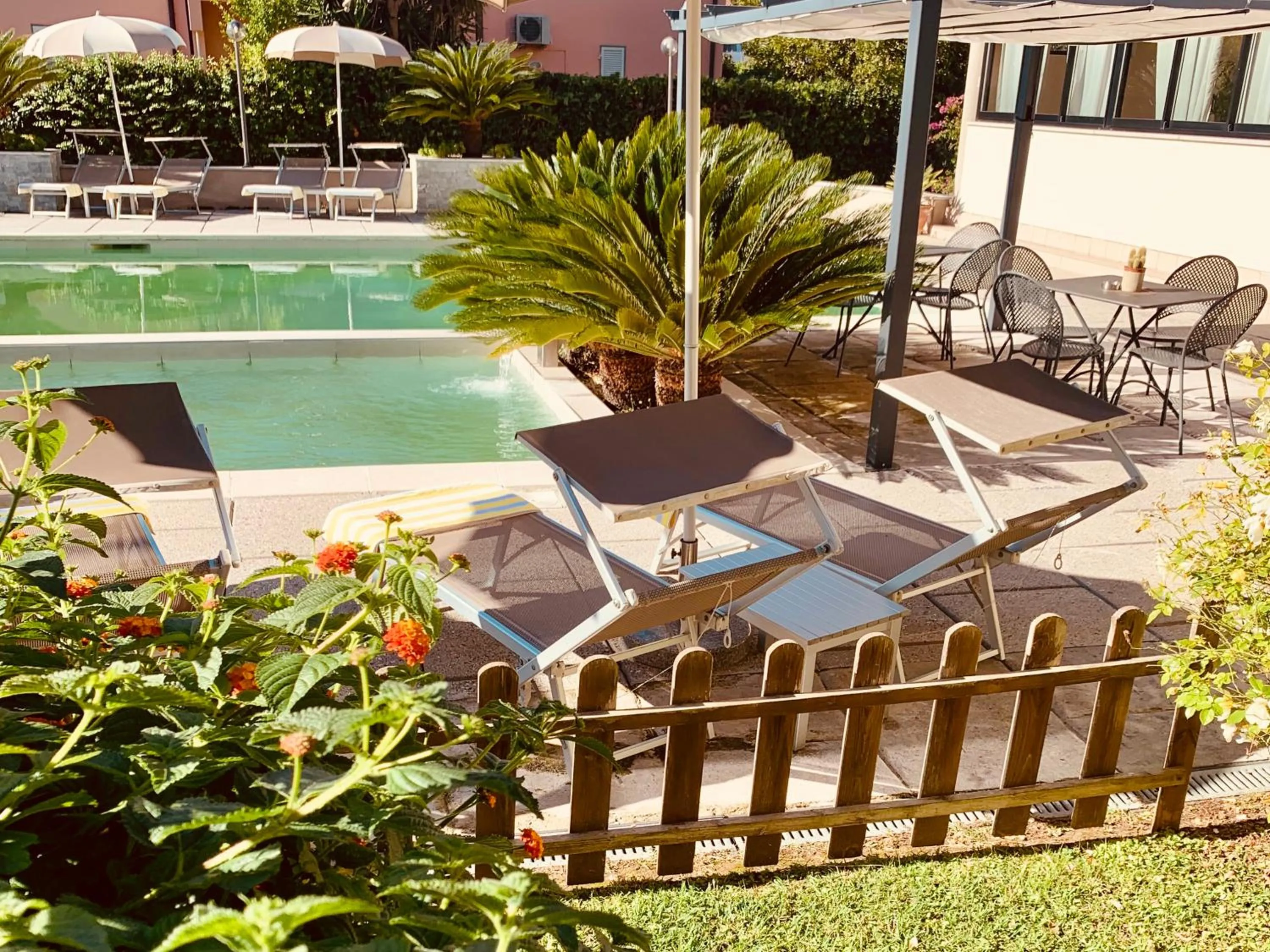 Swimming pool in River Park Hotel