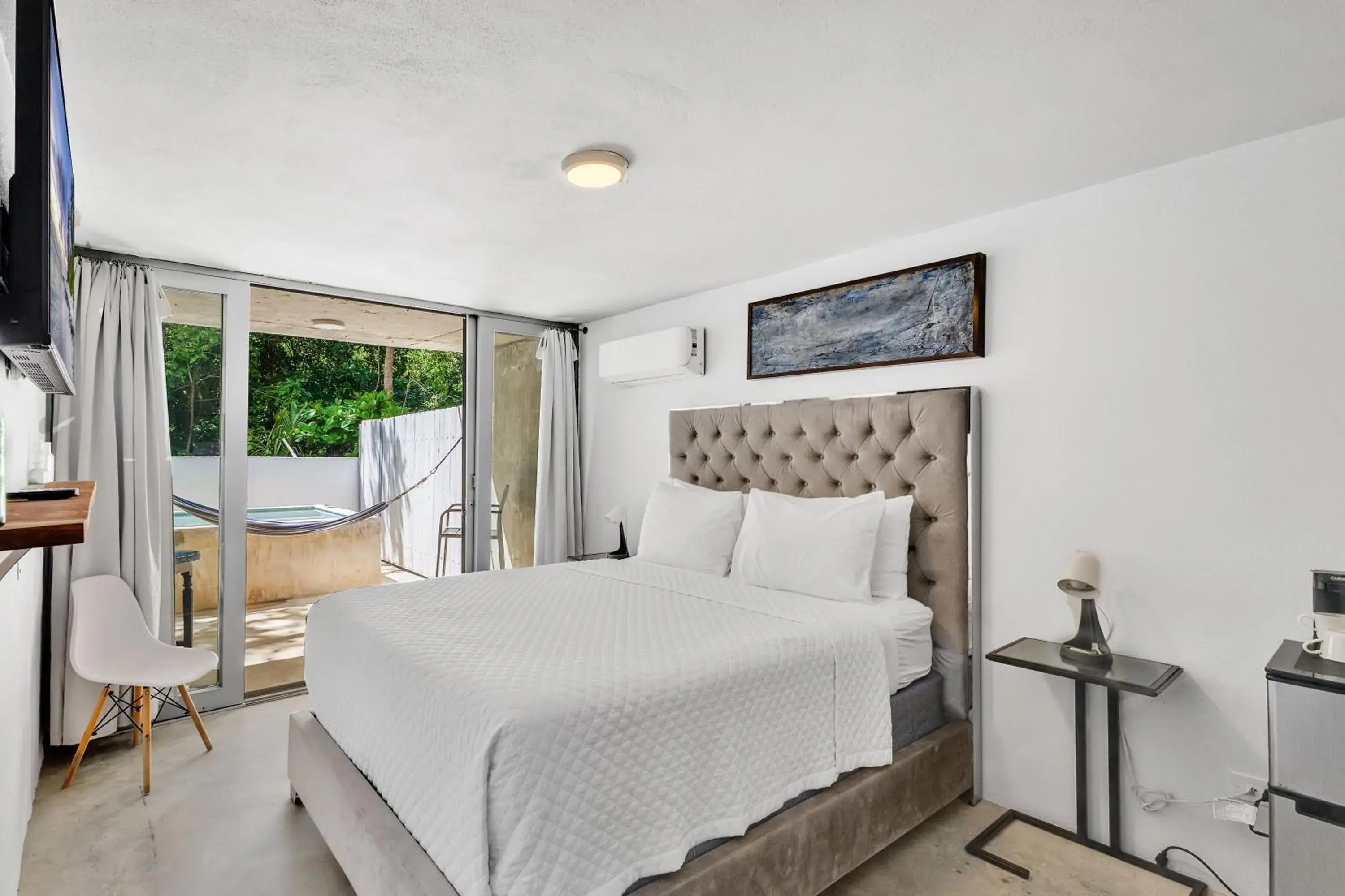 Queen Room with Pool View in Viento Beach Lodge Queen Room with Pool View in Viento Beach Lodge