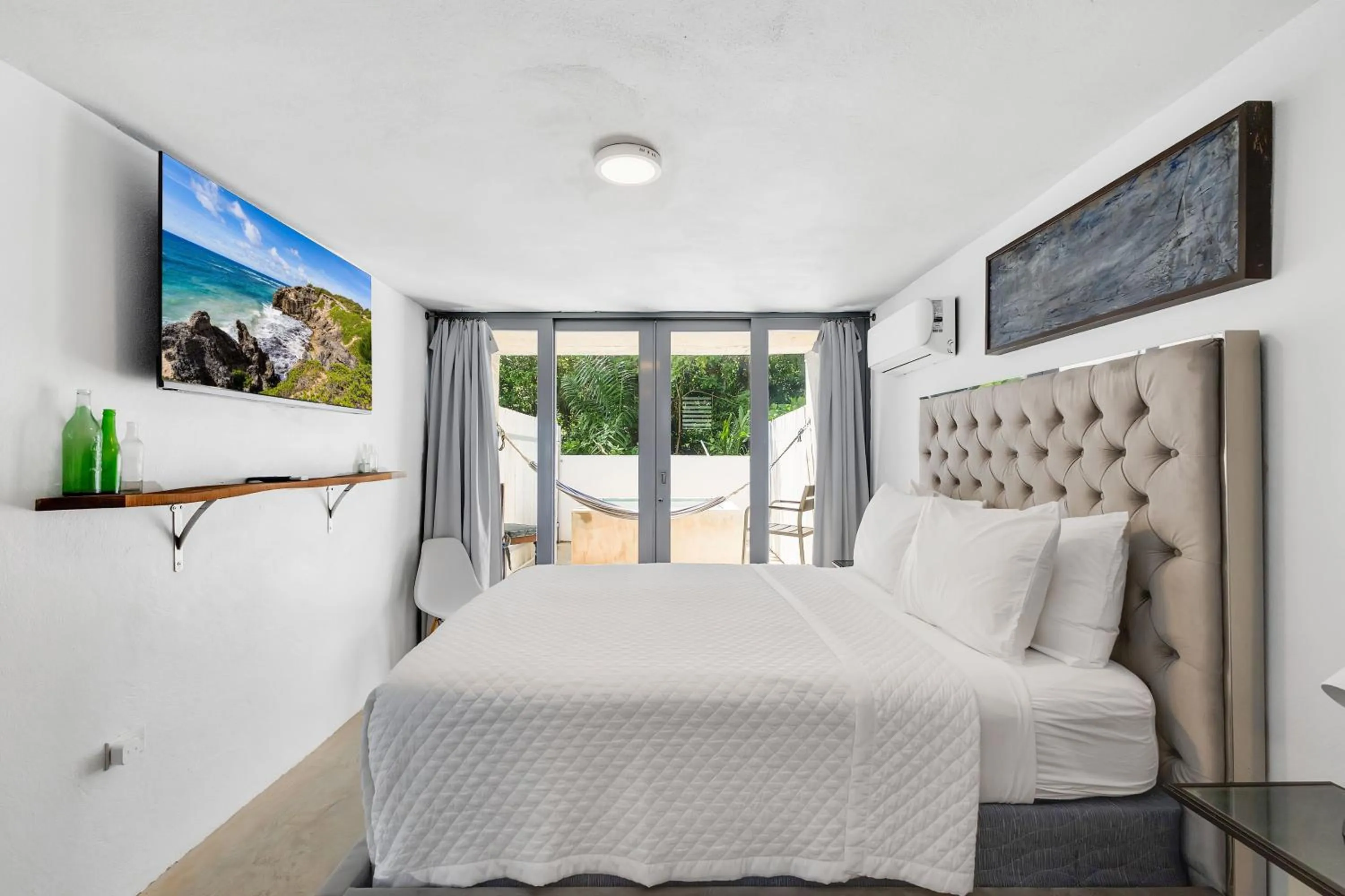 Bed in Viento Beach Lodge