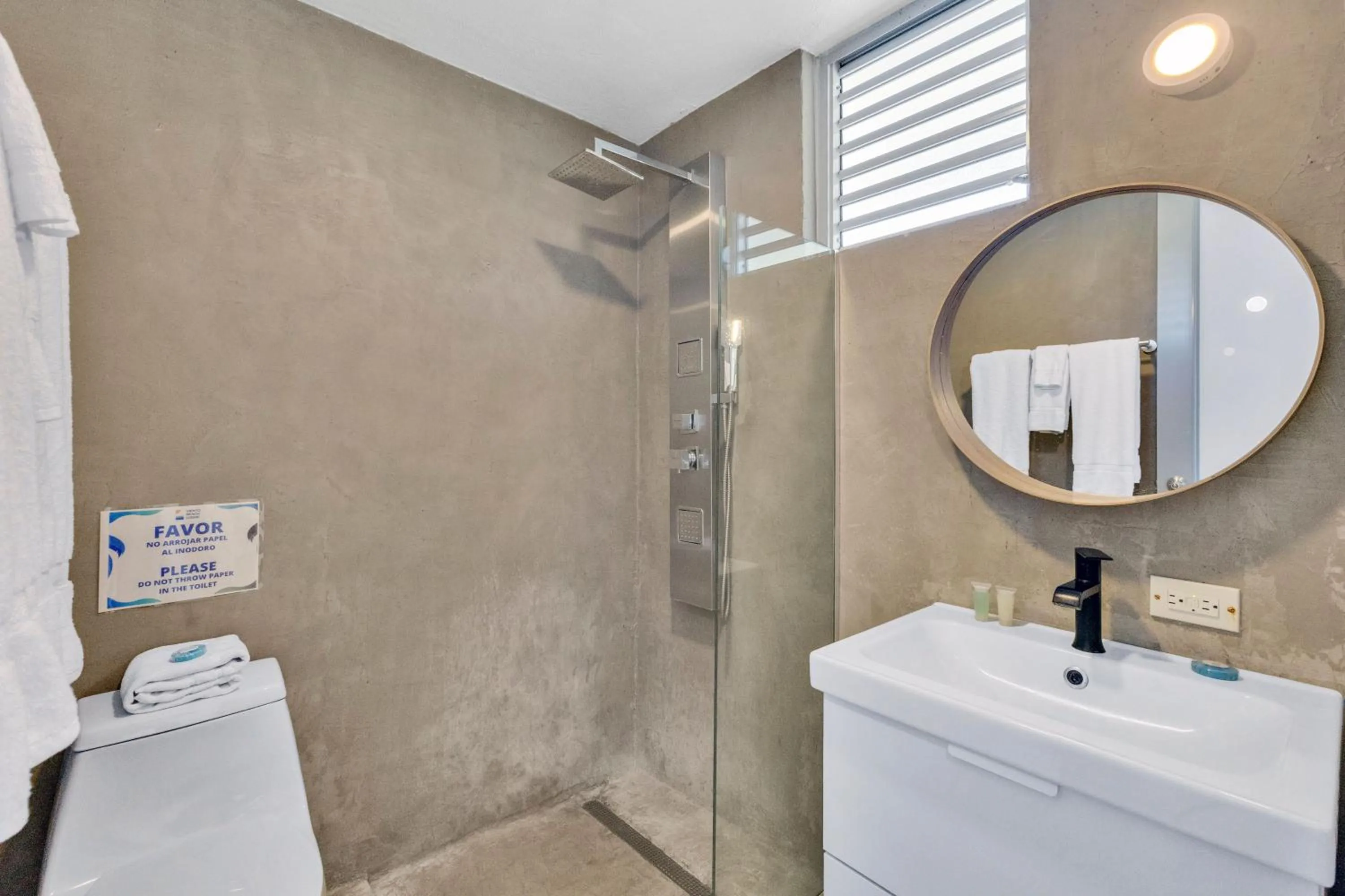 Bathroom in Viento Beach Lodge