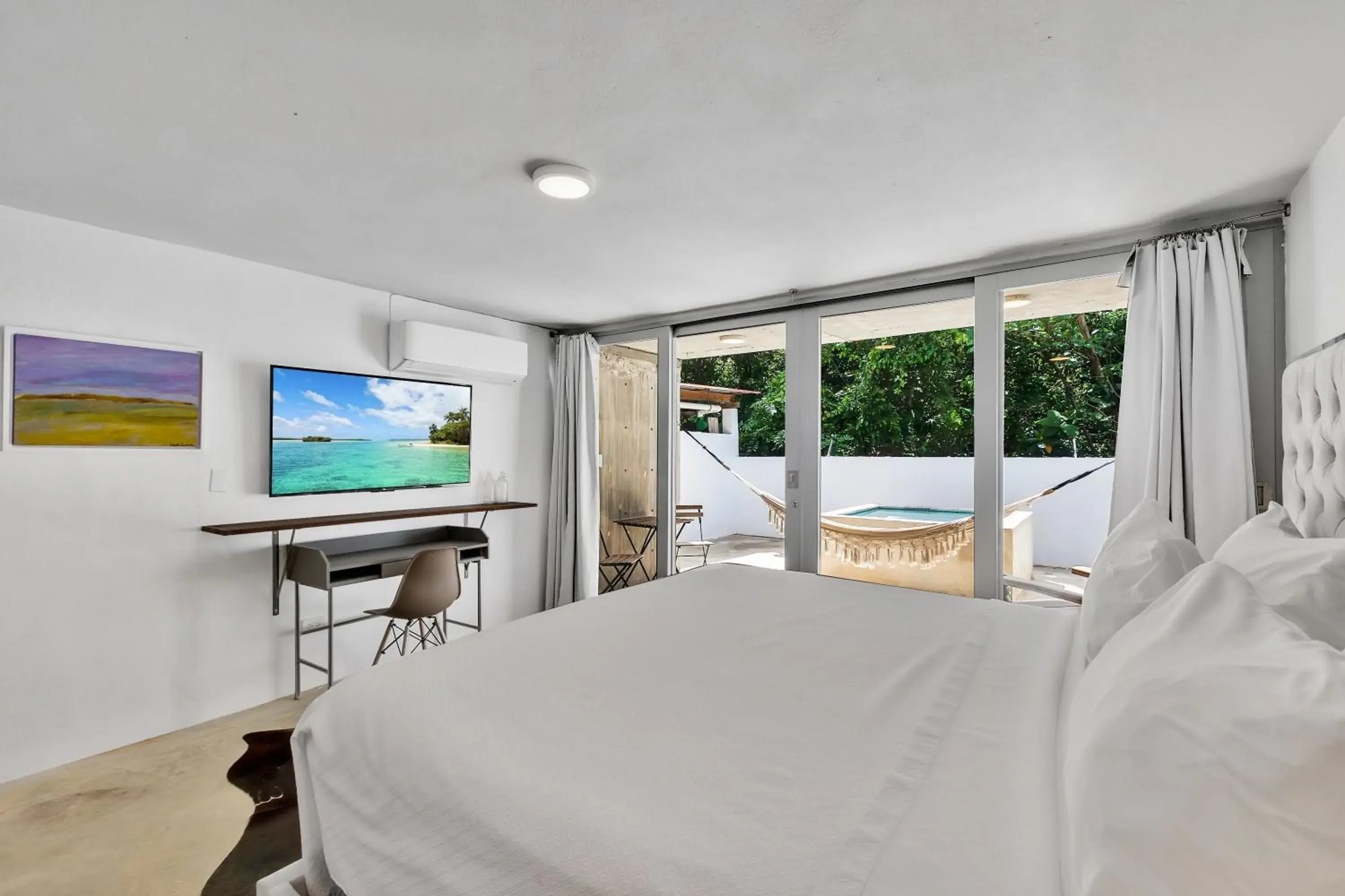 King Room with Pool View in Viento Beach Lodge King Room with Pool View in Viento Beach Lodge