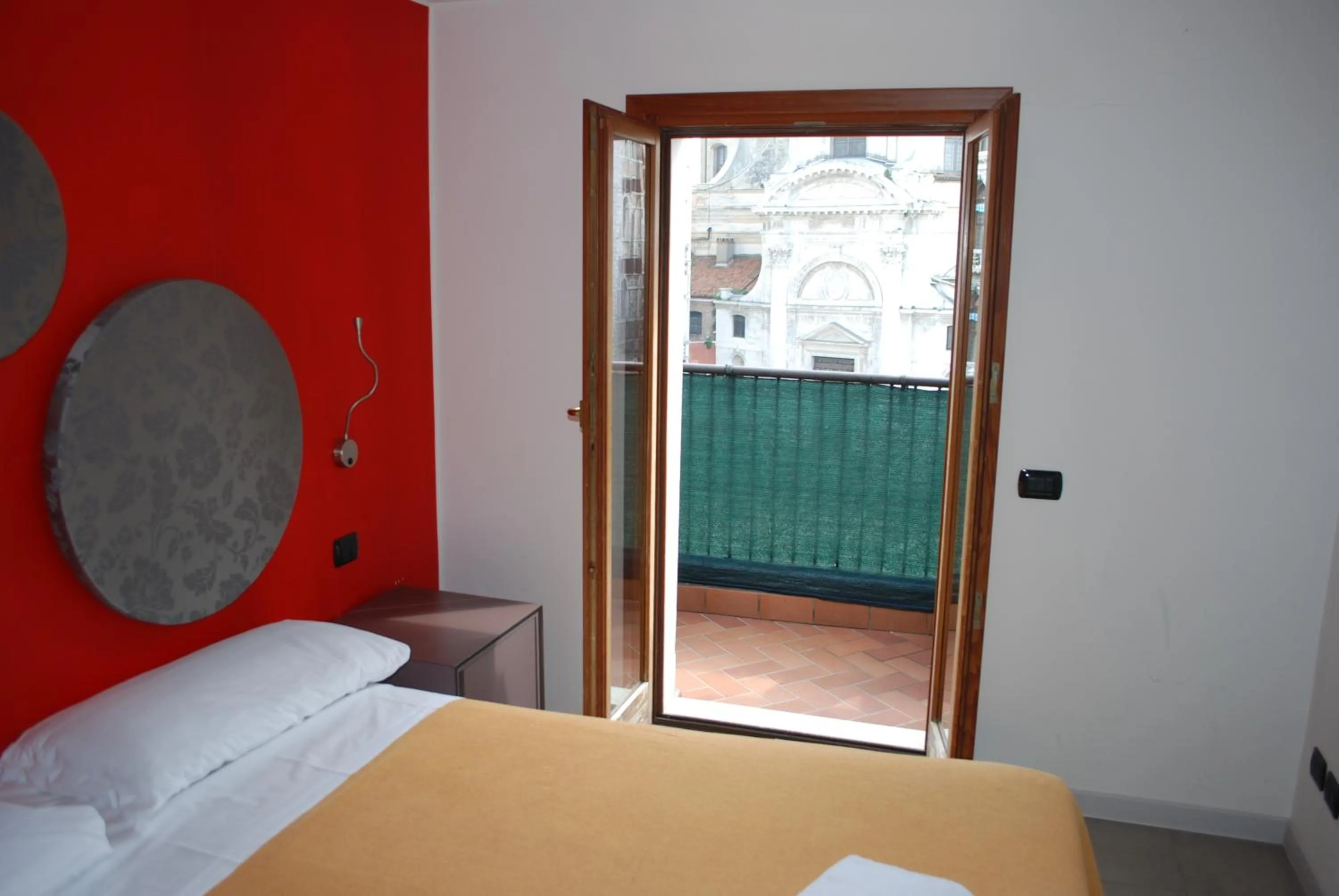 Bed in Hotel San Geremia