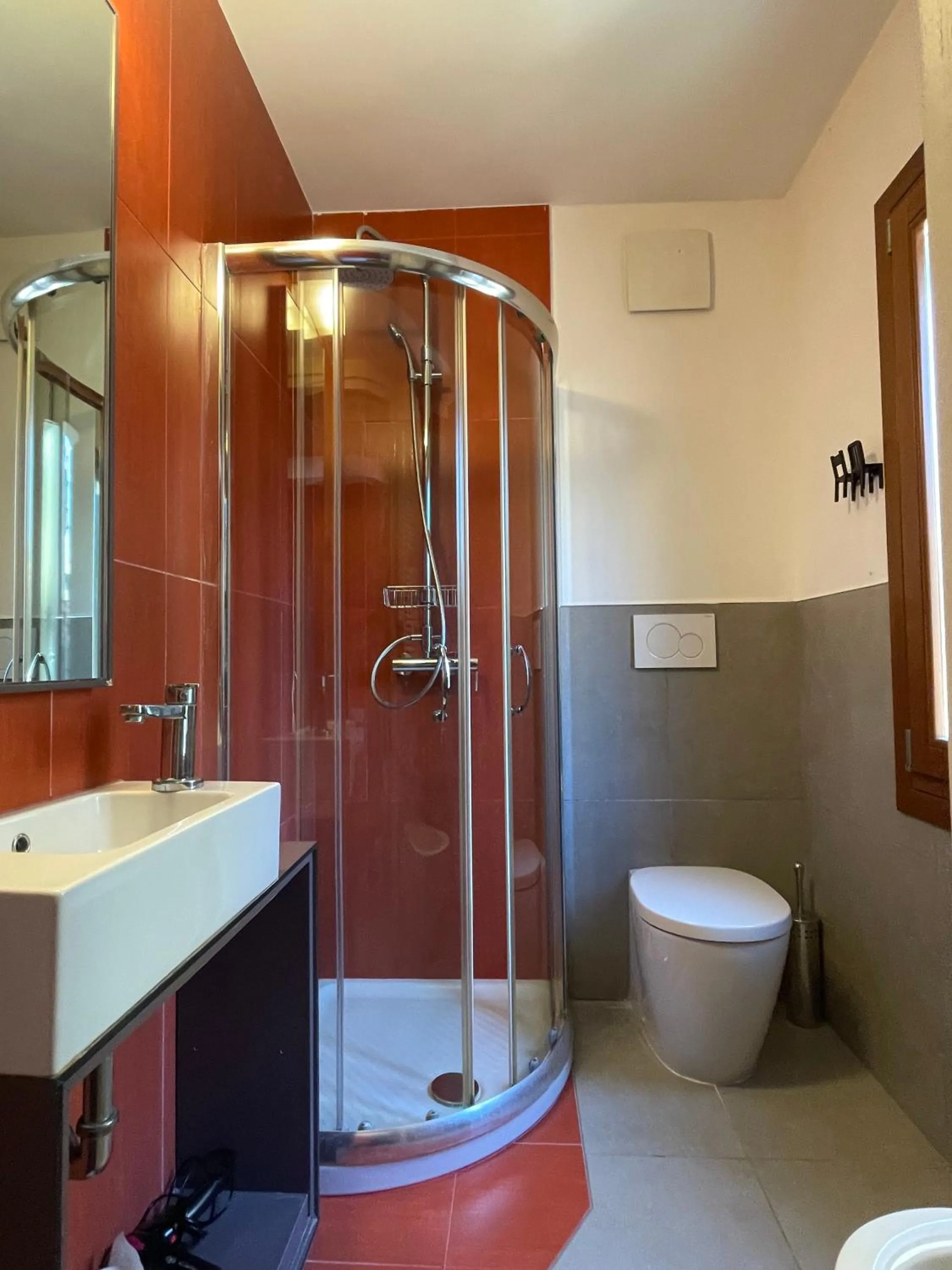 Shower in Hotel San Geremia