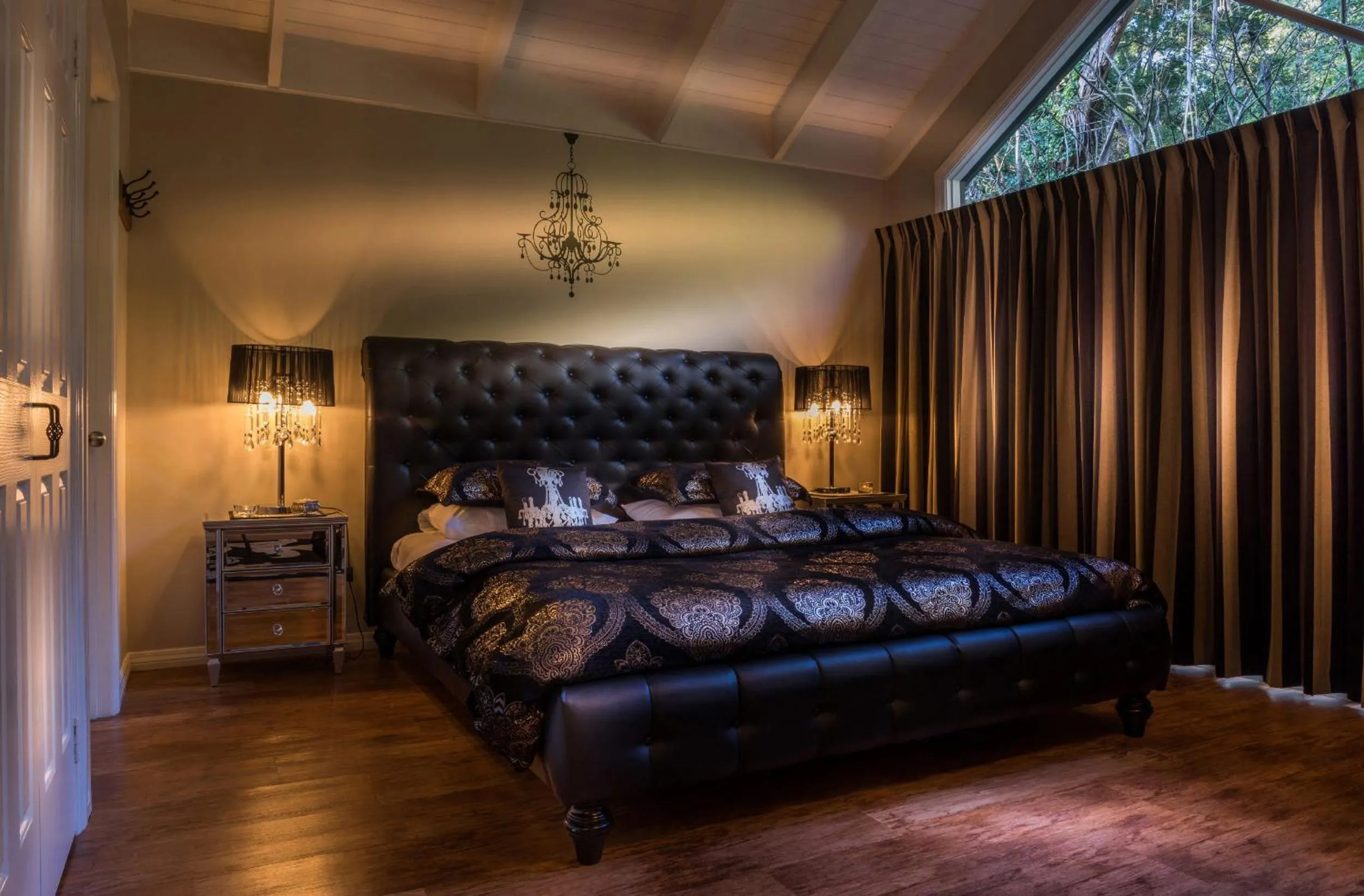 Decorative detail, Bed in Belle Le Vie