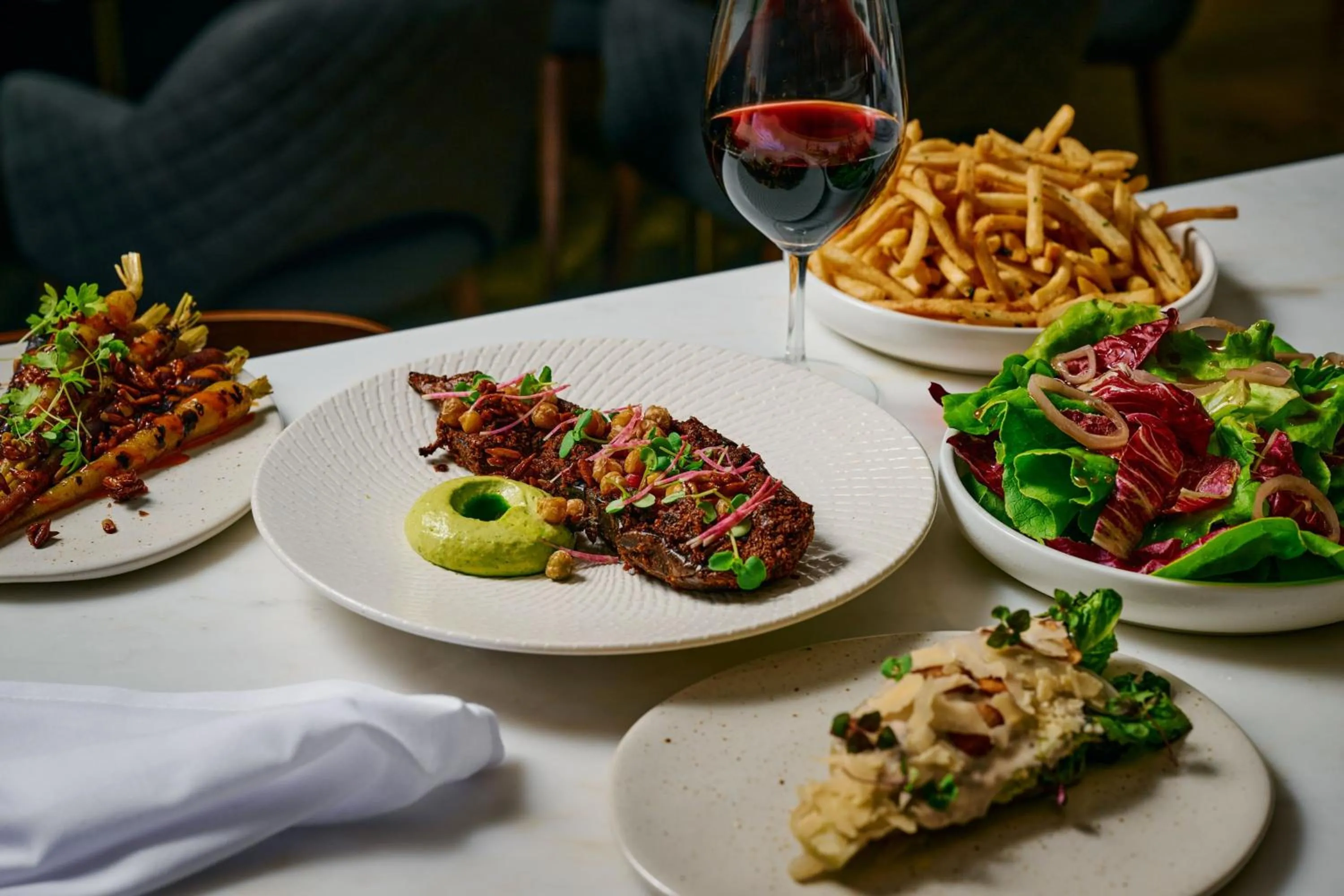 Lounge or bar in Sheraton Melbourne Hotel