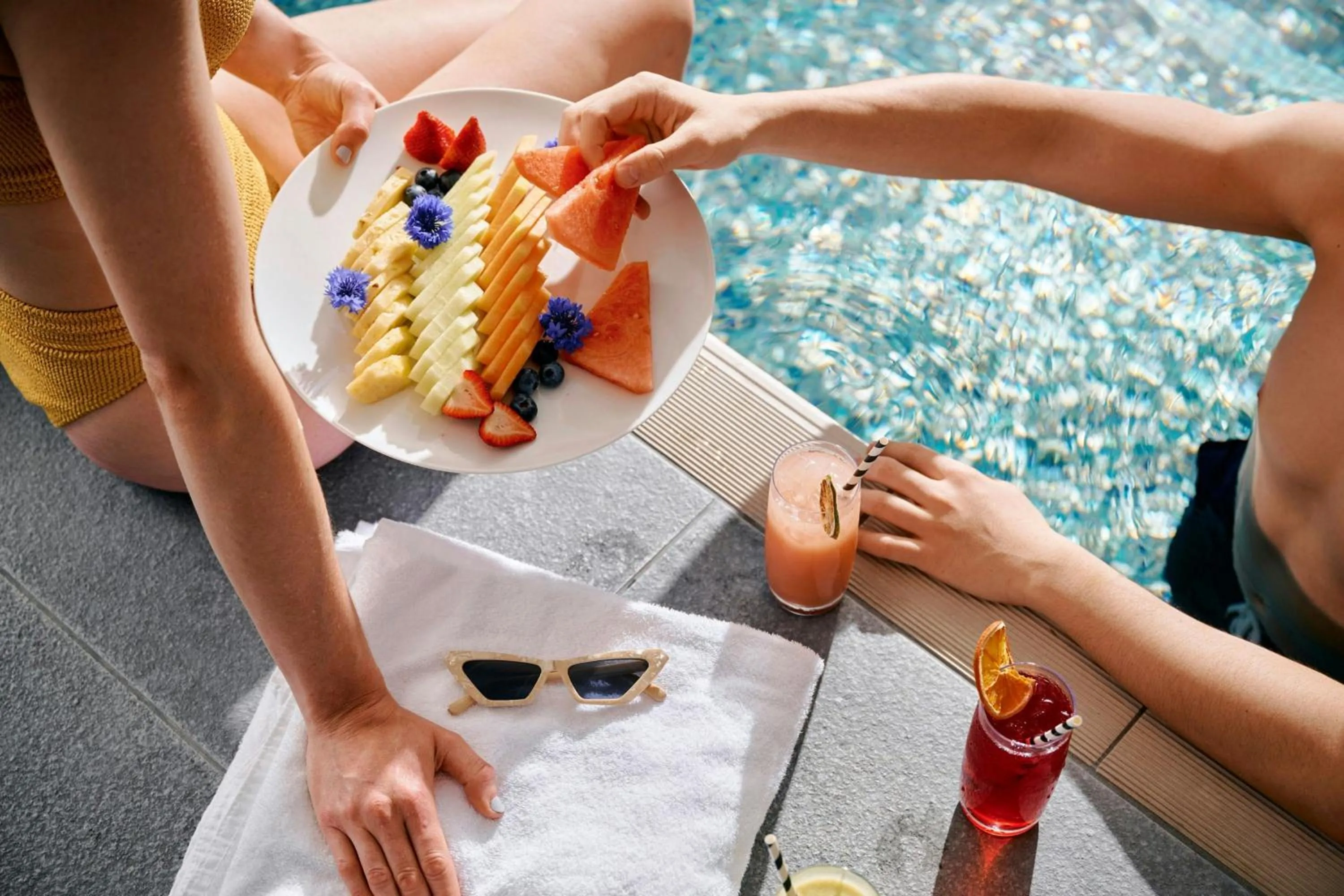 Swimming pool in Sheraton Melbourne Hotel