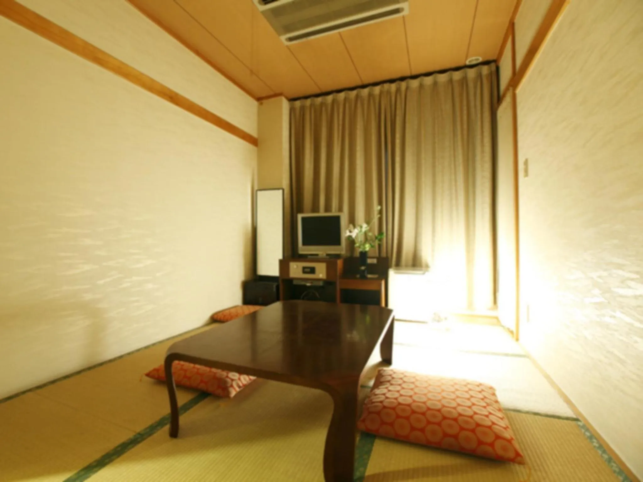 Photo of the whole room in Hotel New Ueno