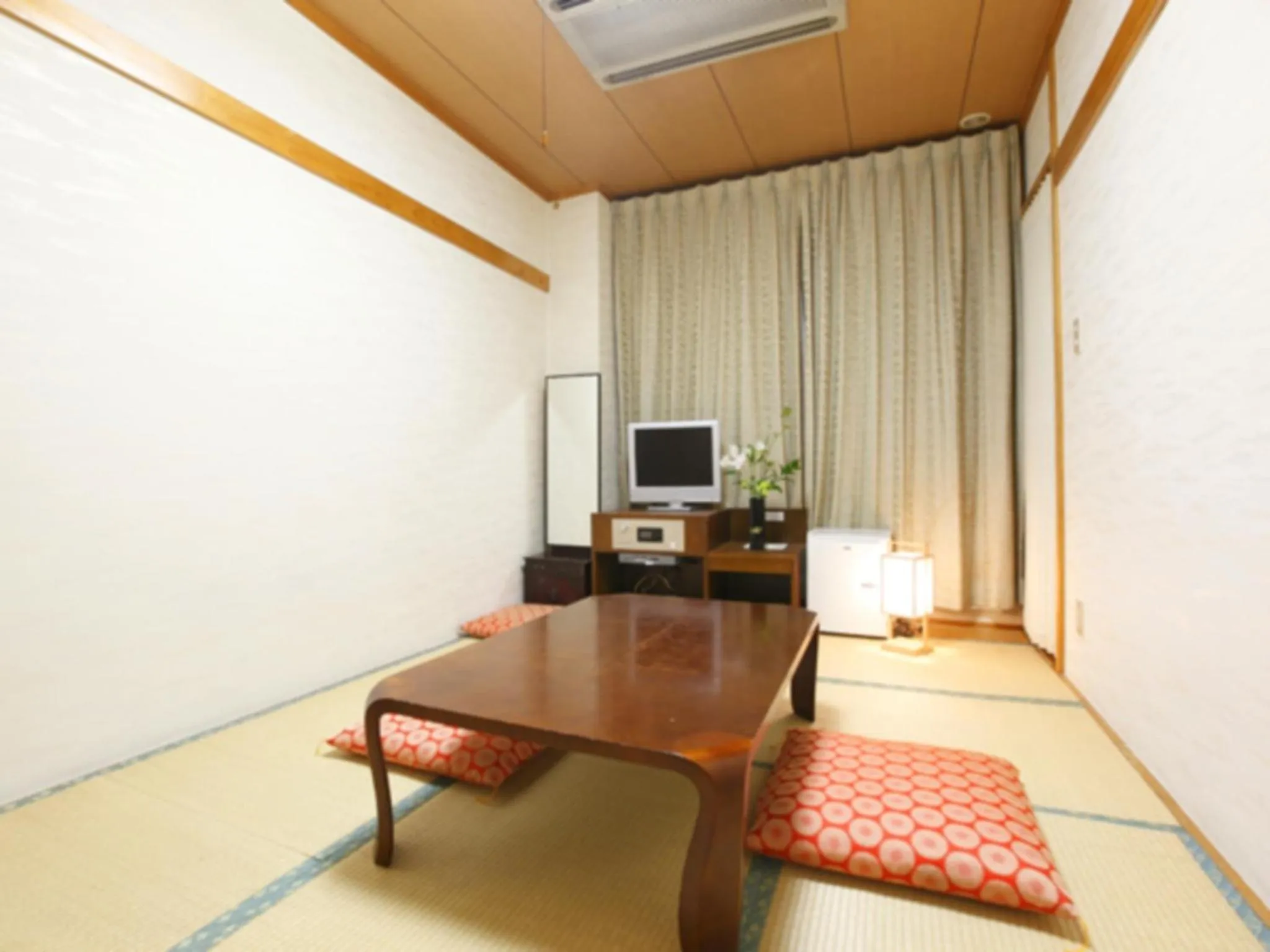 Photo of the whole room in Hotel New Ueno