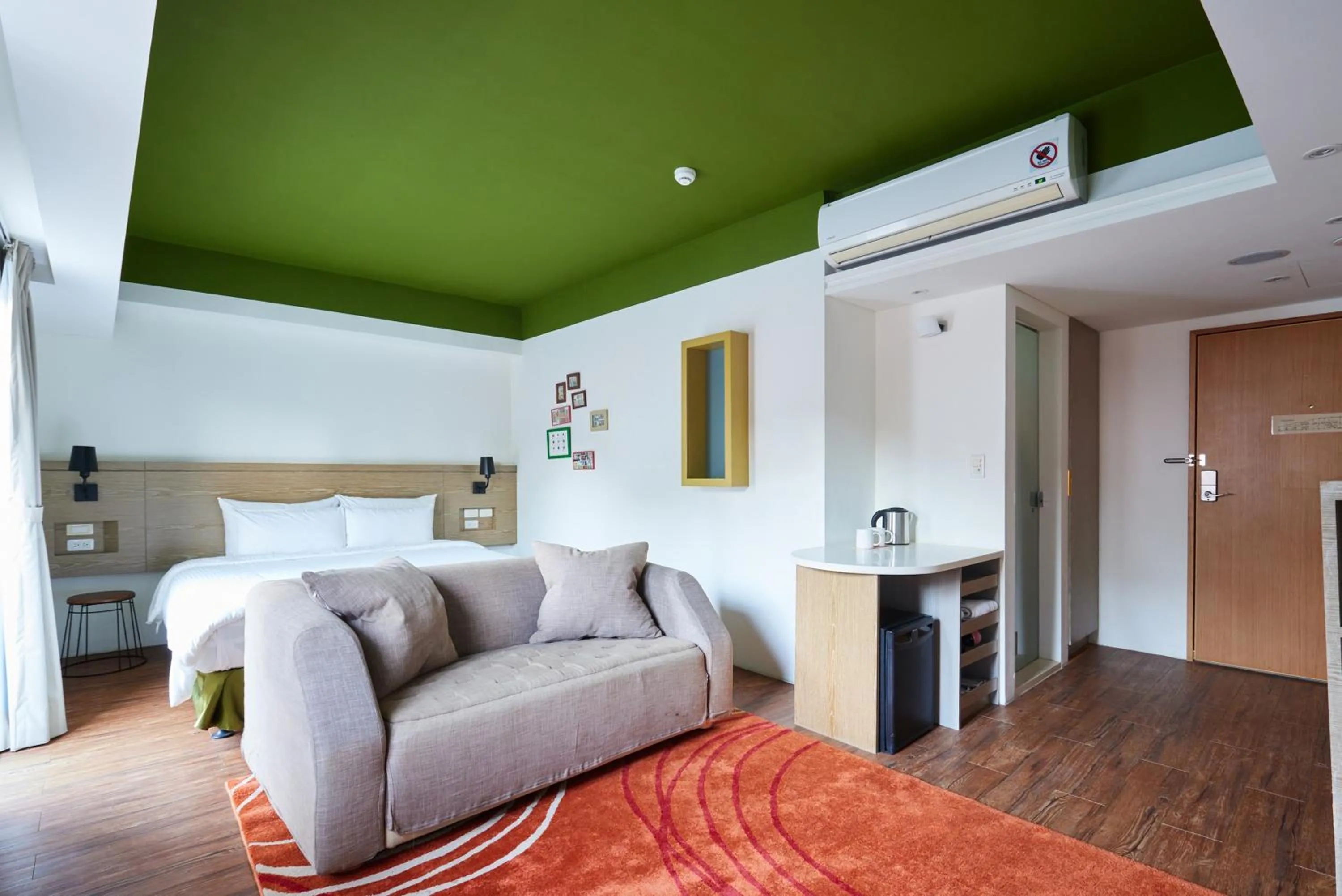 Property building, Bed in Papersun Hotel