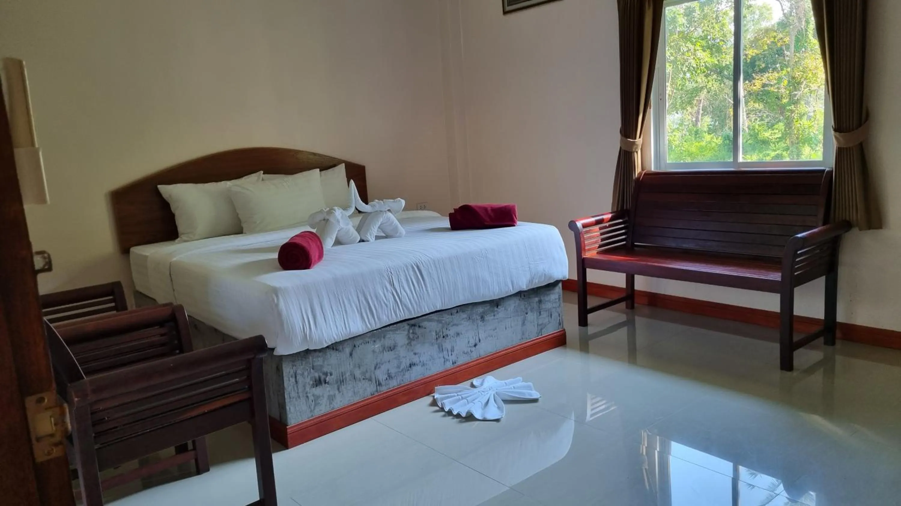 Bed in PawPaw Resort