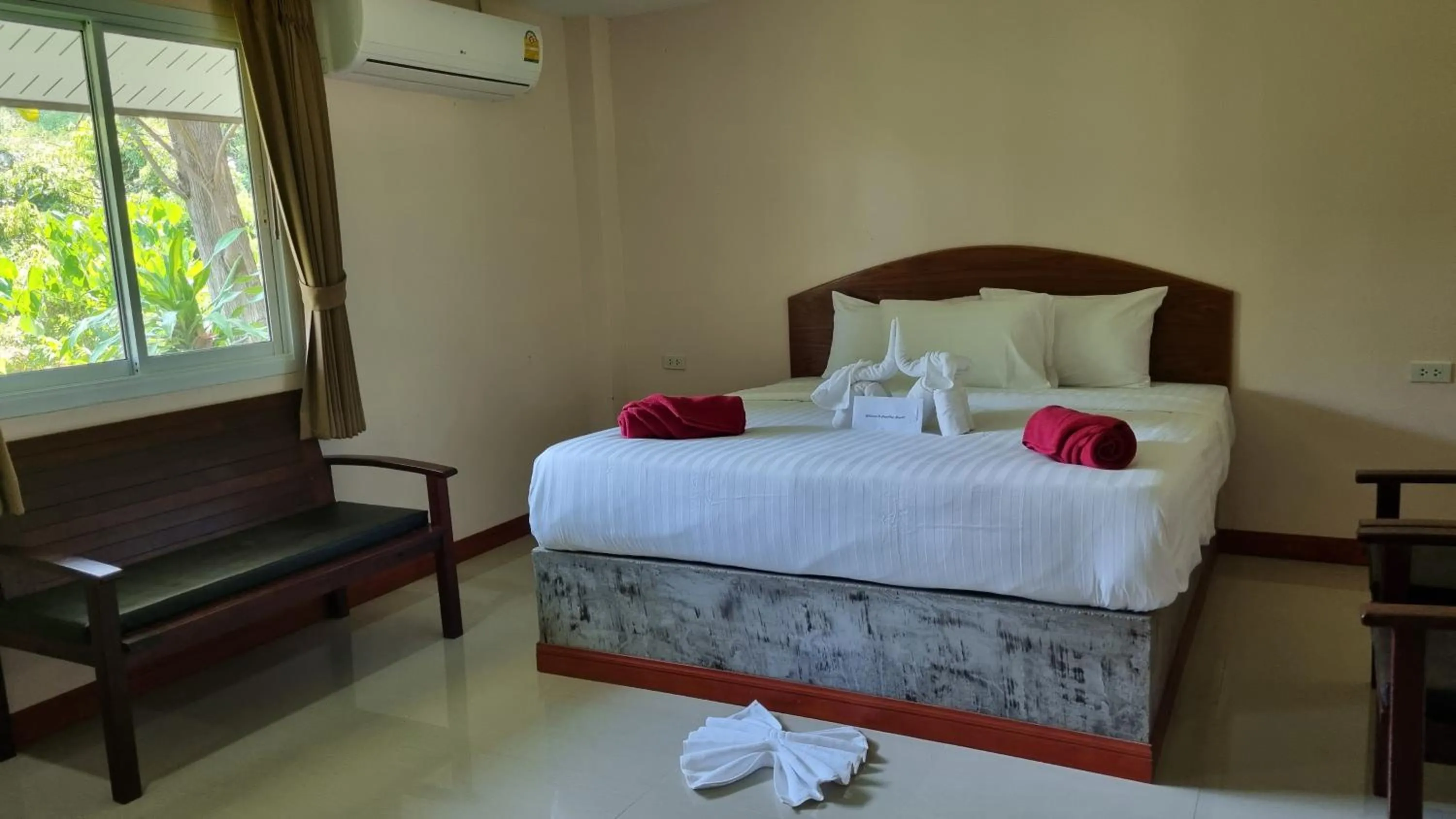 Bed in PawPaw Resort