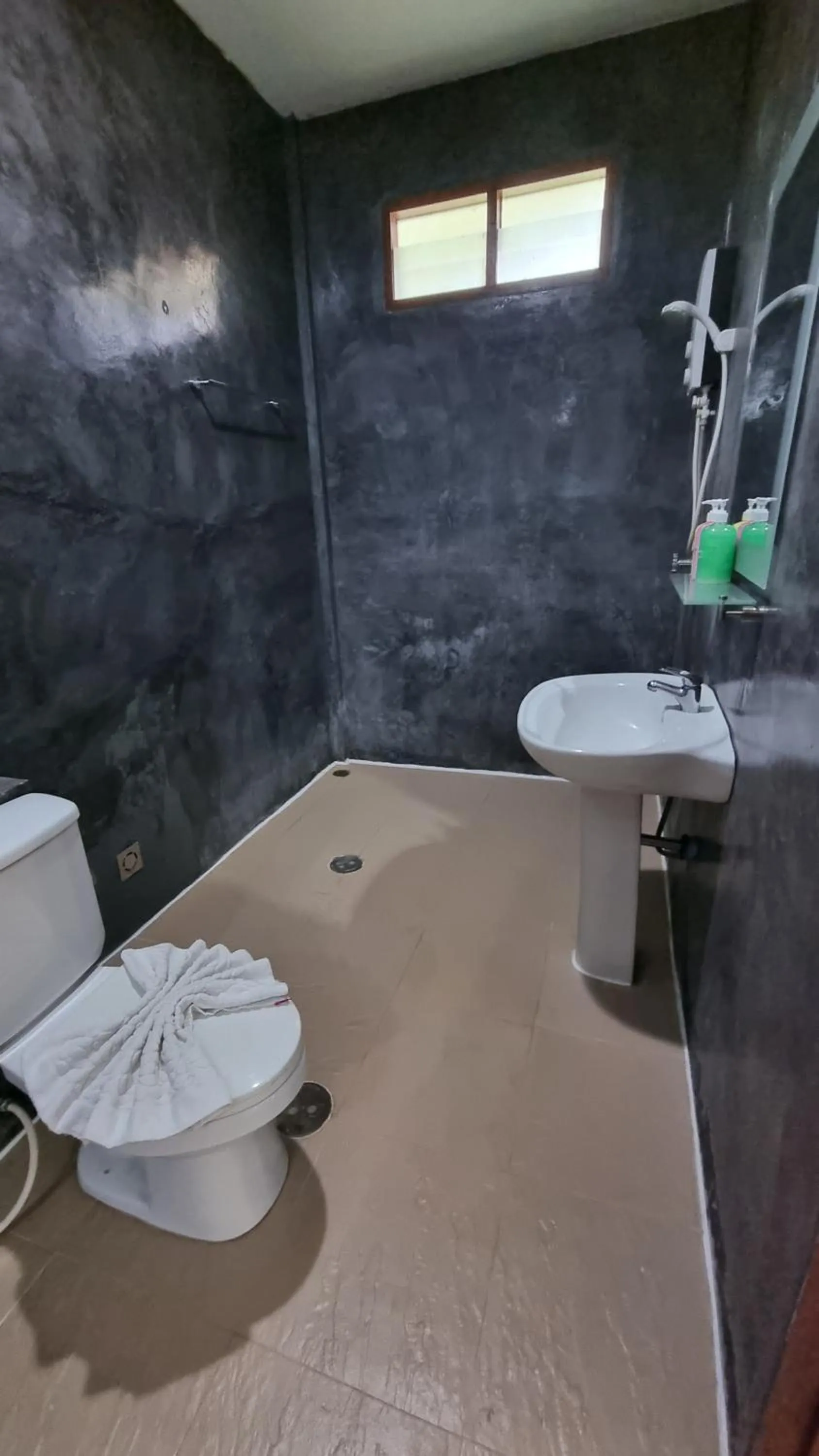 Bathroom in PawPaw Resort