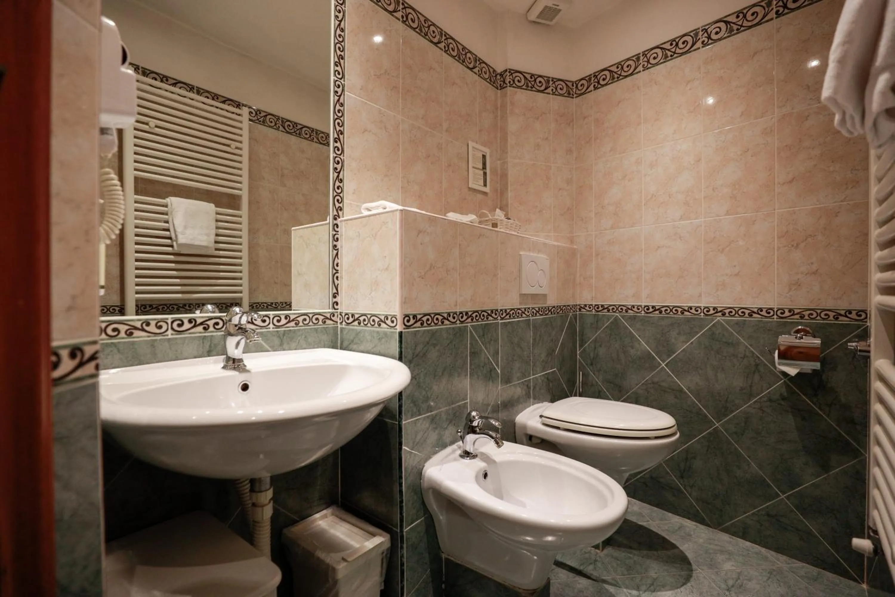 Toilet in Hotel Bellavista Impruneta