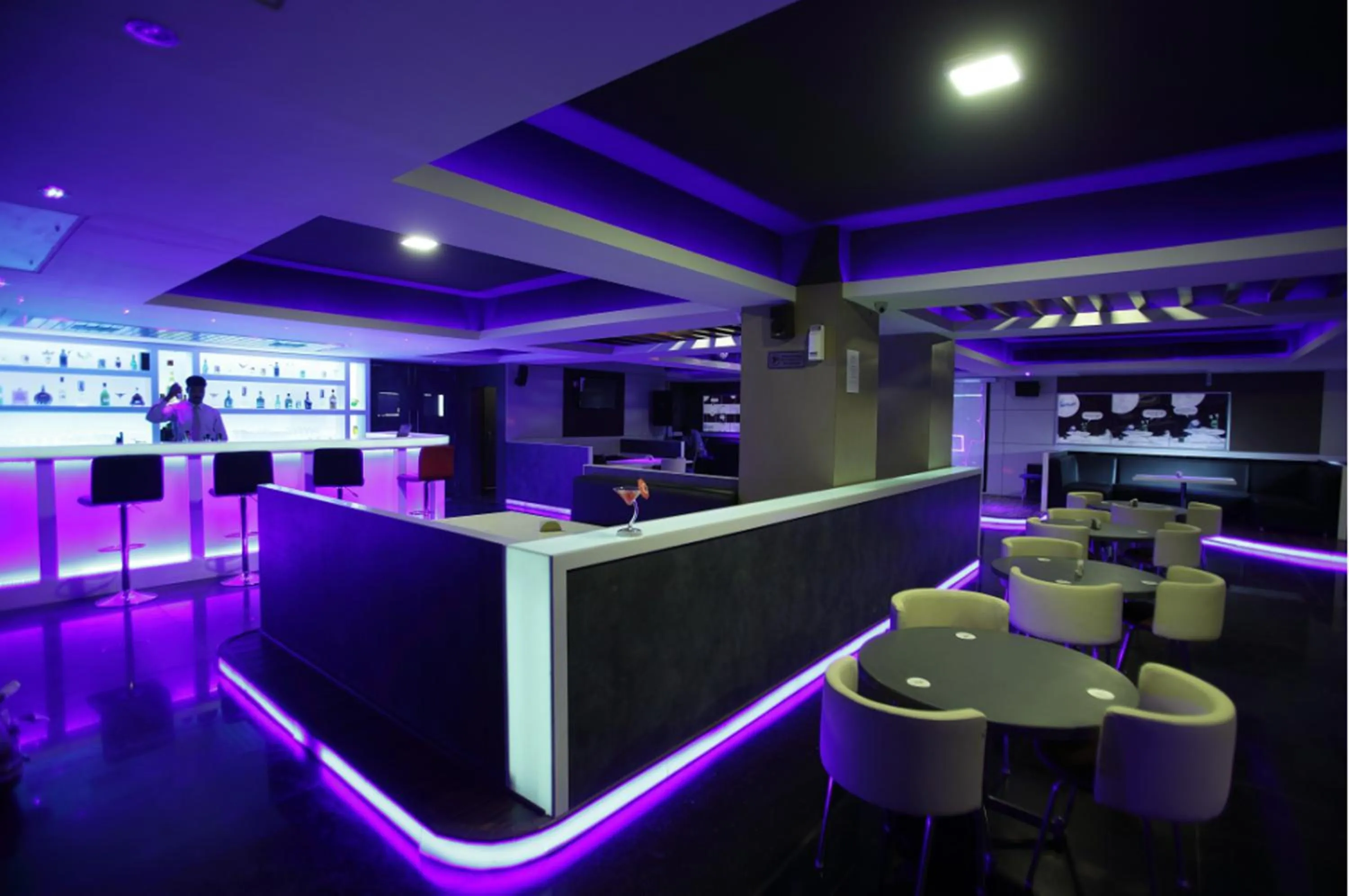 Lounge or bar in Hilarity Inn