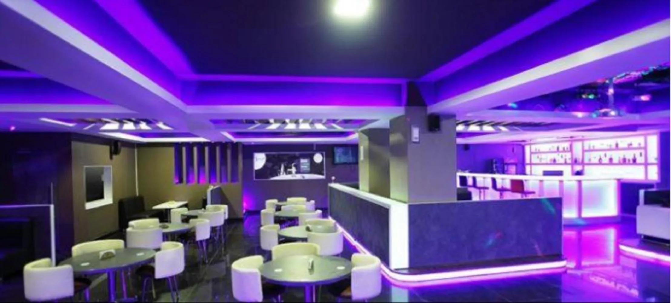 Lounge or bar in Hilarity Inn