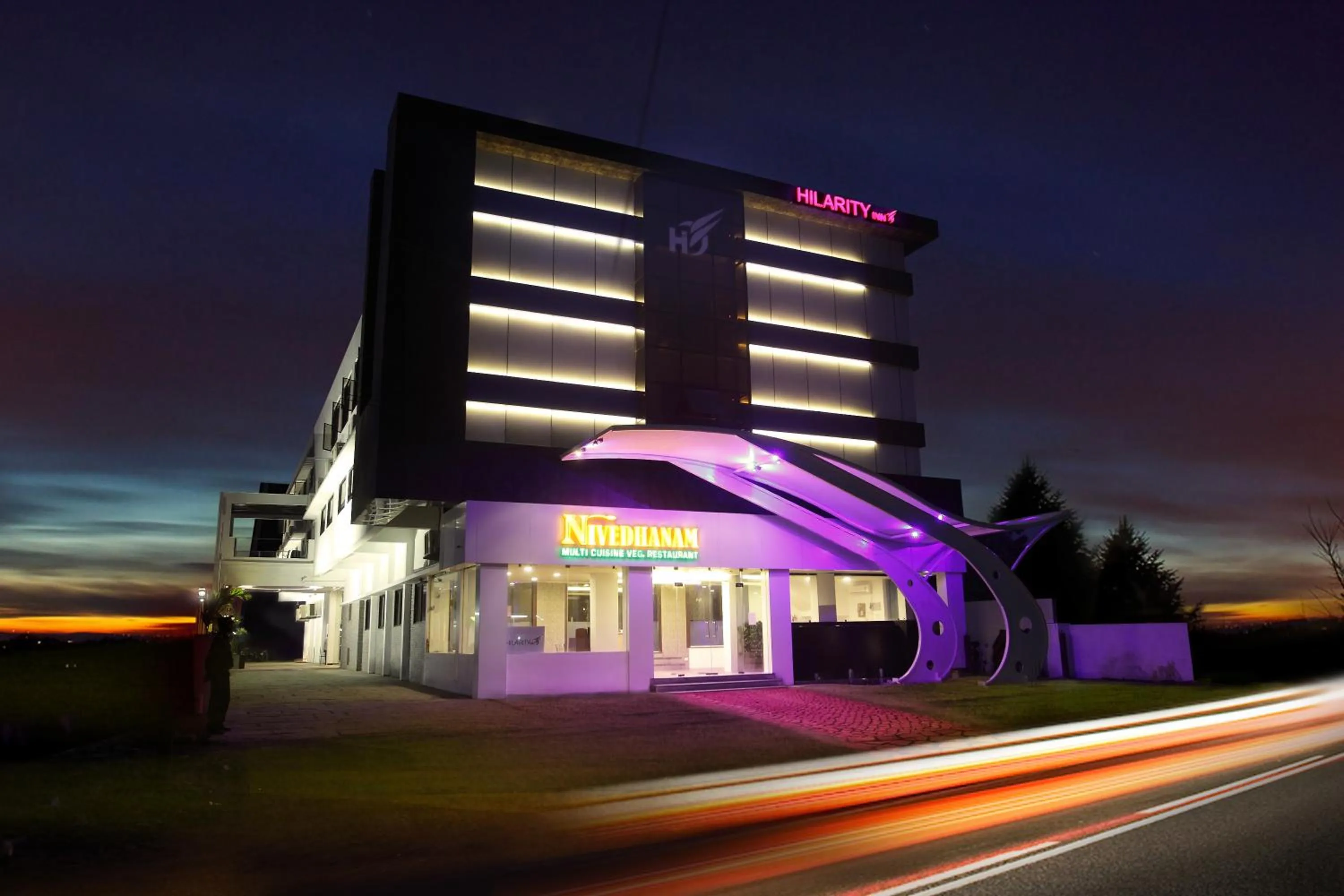 Restaurant/places to eat in Hilarity Inn