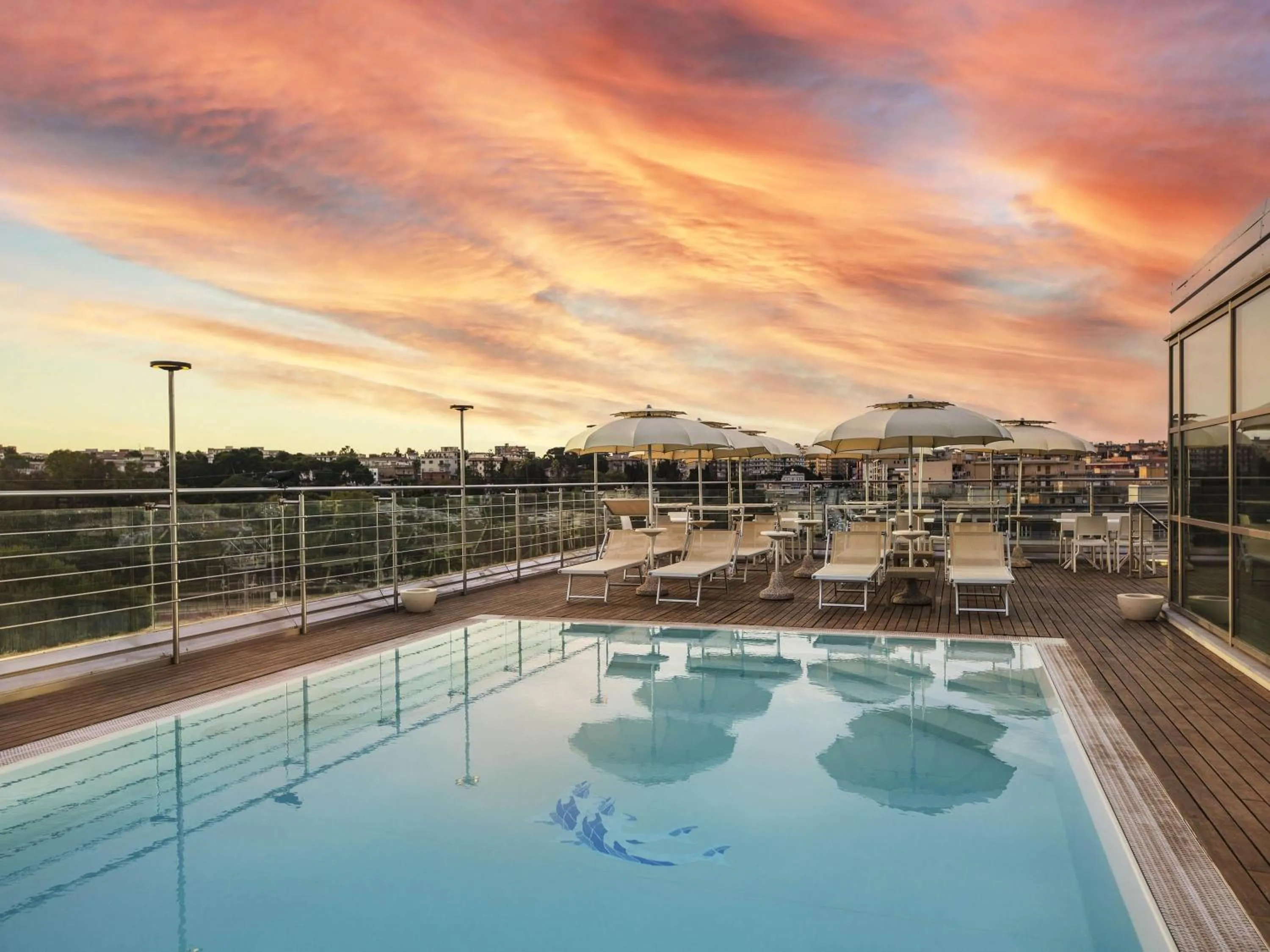 Pool view in Hotel Mercure Siracusa