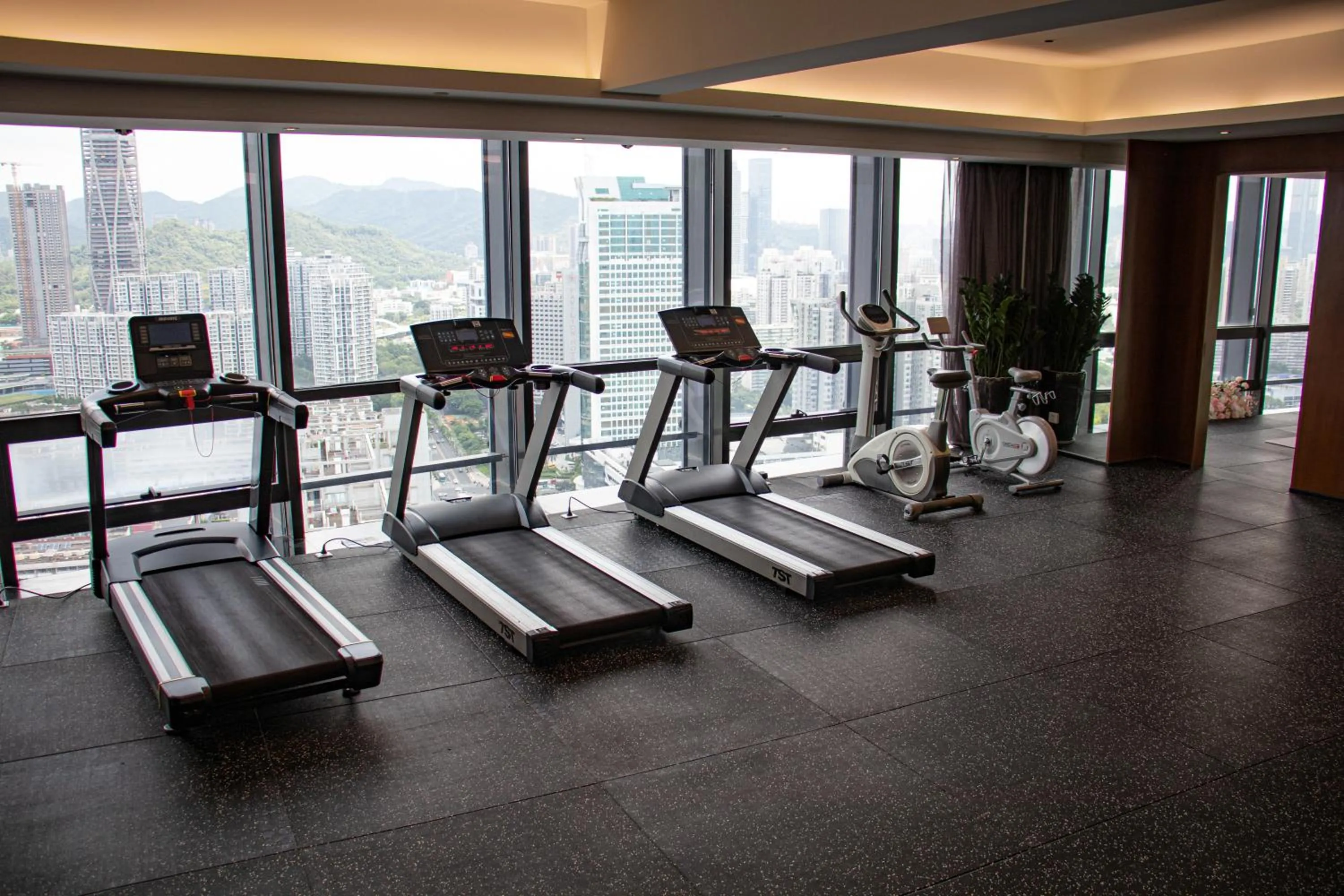 Fitness centre/facilities in Huaqiang Plaza Hotel Shenzhen